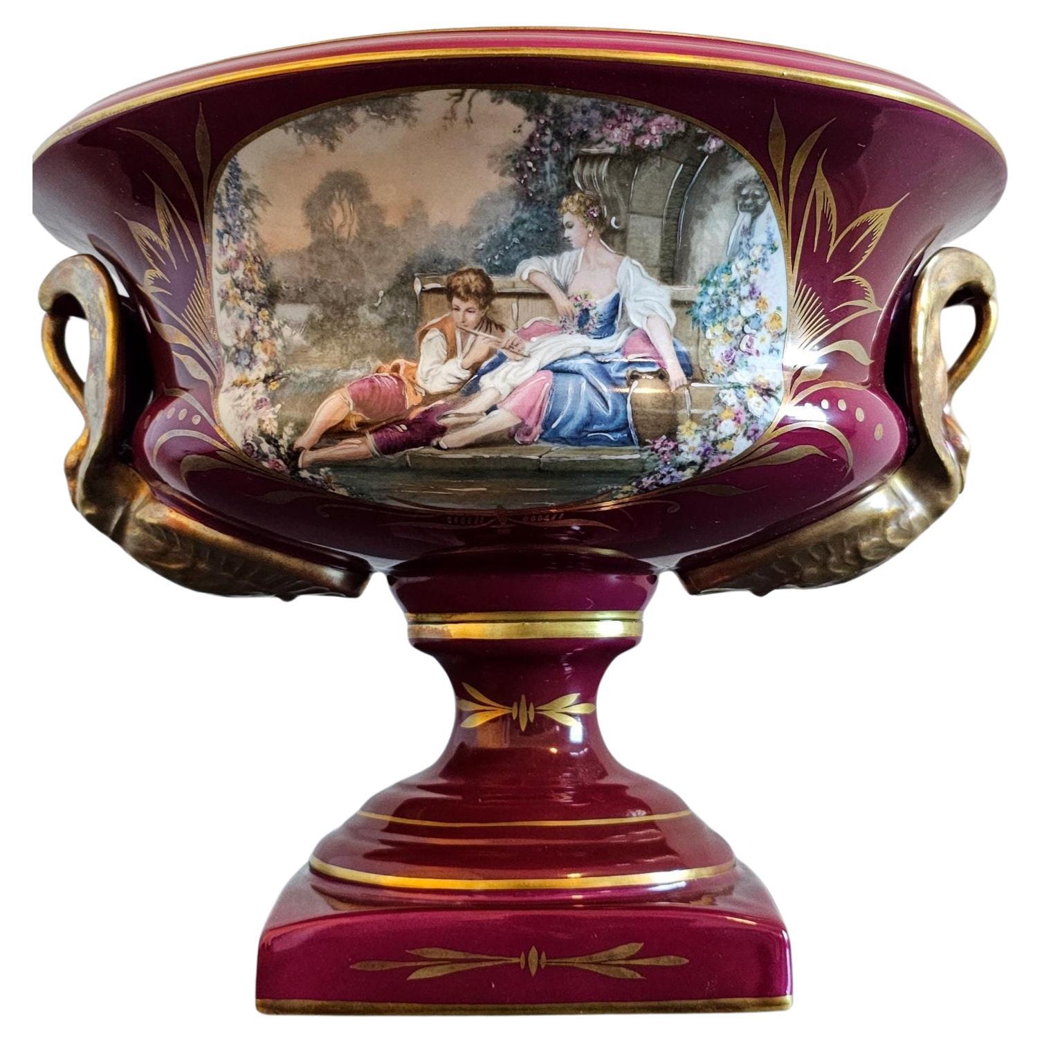 Französisch Limoges Porzellan Burgund vergoldet Swan Handle Tafelaufsatz signiert SC im Angebot