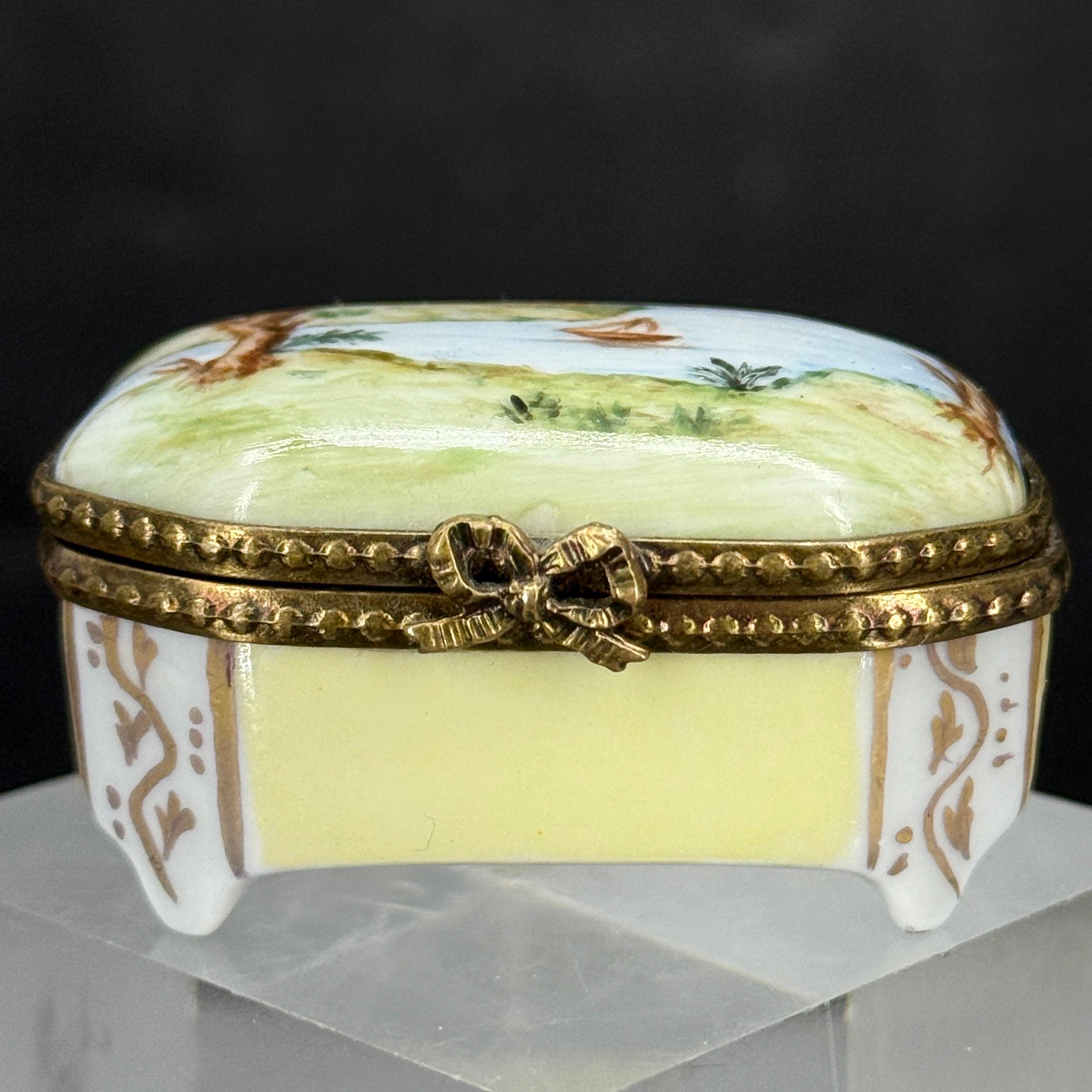 Caja de baratijas velero náutico de porcelana francesa de Limoges en venta 3