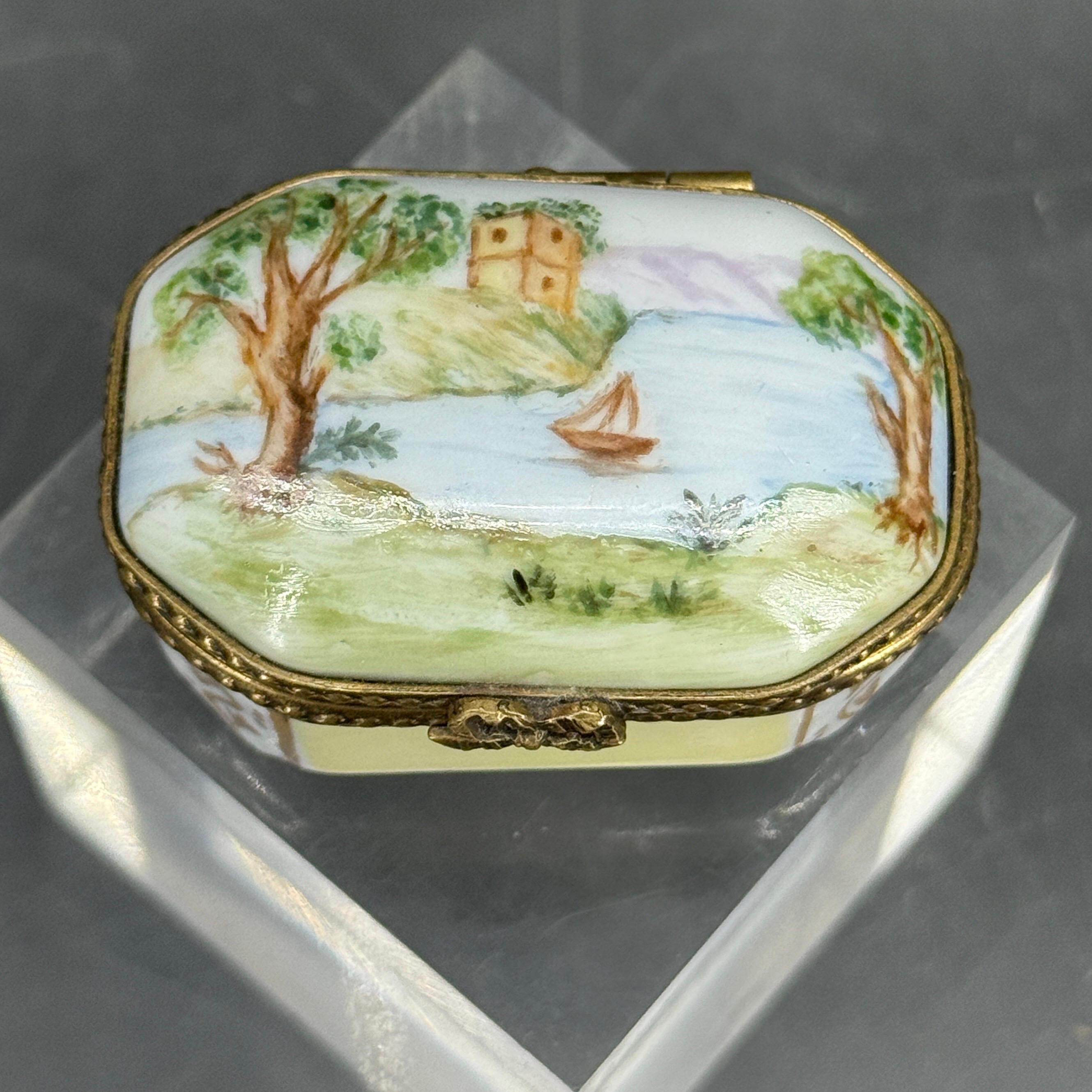 Caja de baratijas velero náutico de porcelana francesa de Limoges en venta 4