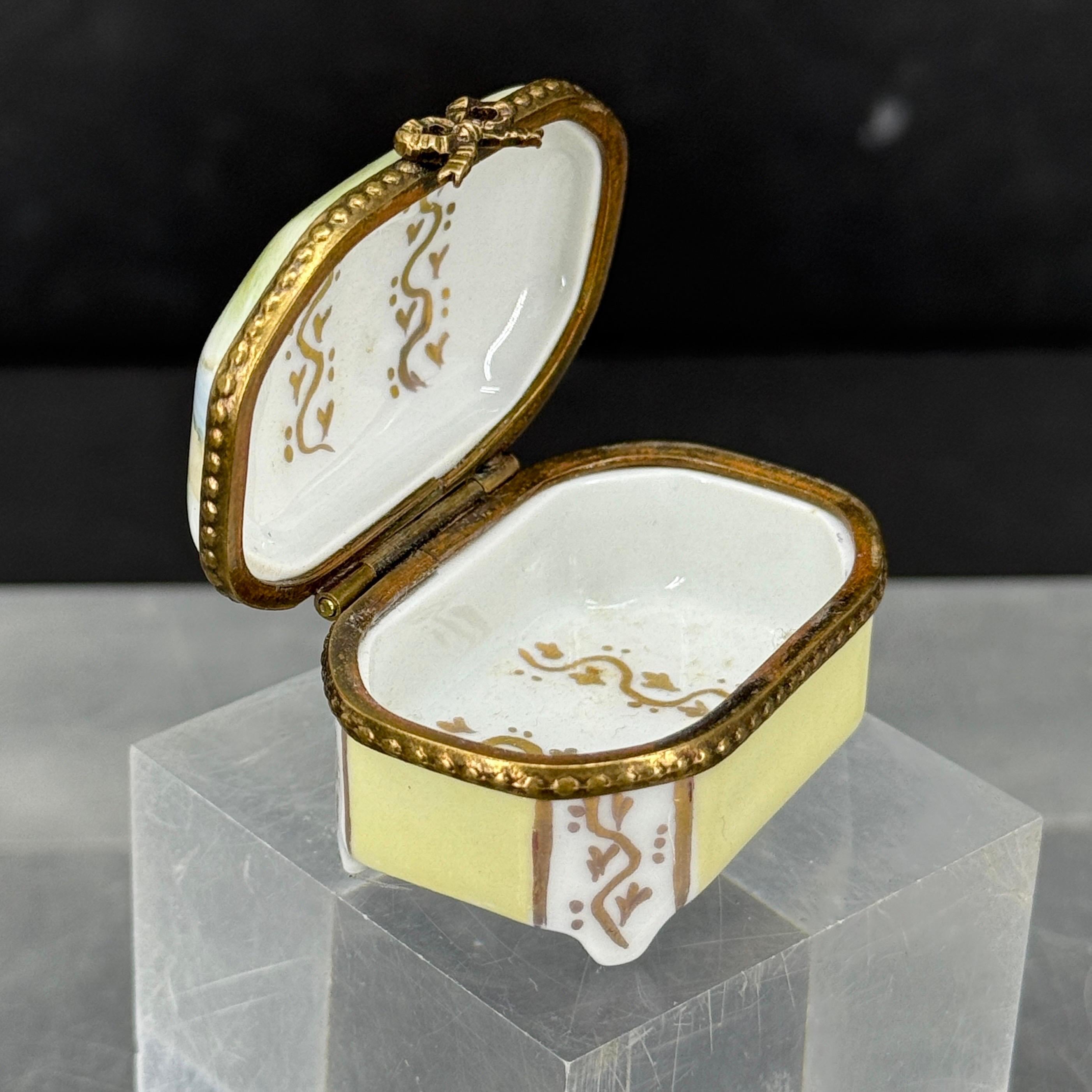 Caja de baratijas velero náutico de porcelana francesa de Limoges Francés en venta