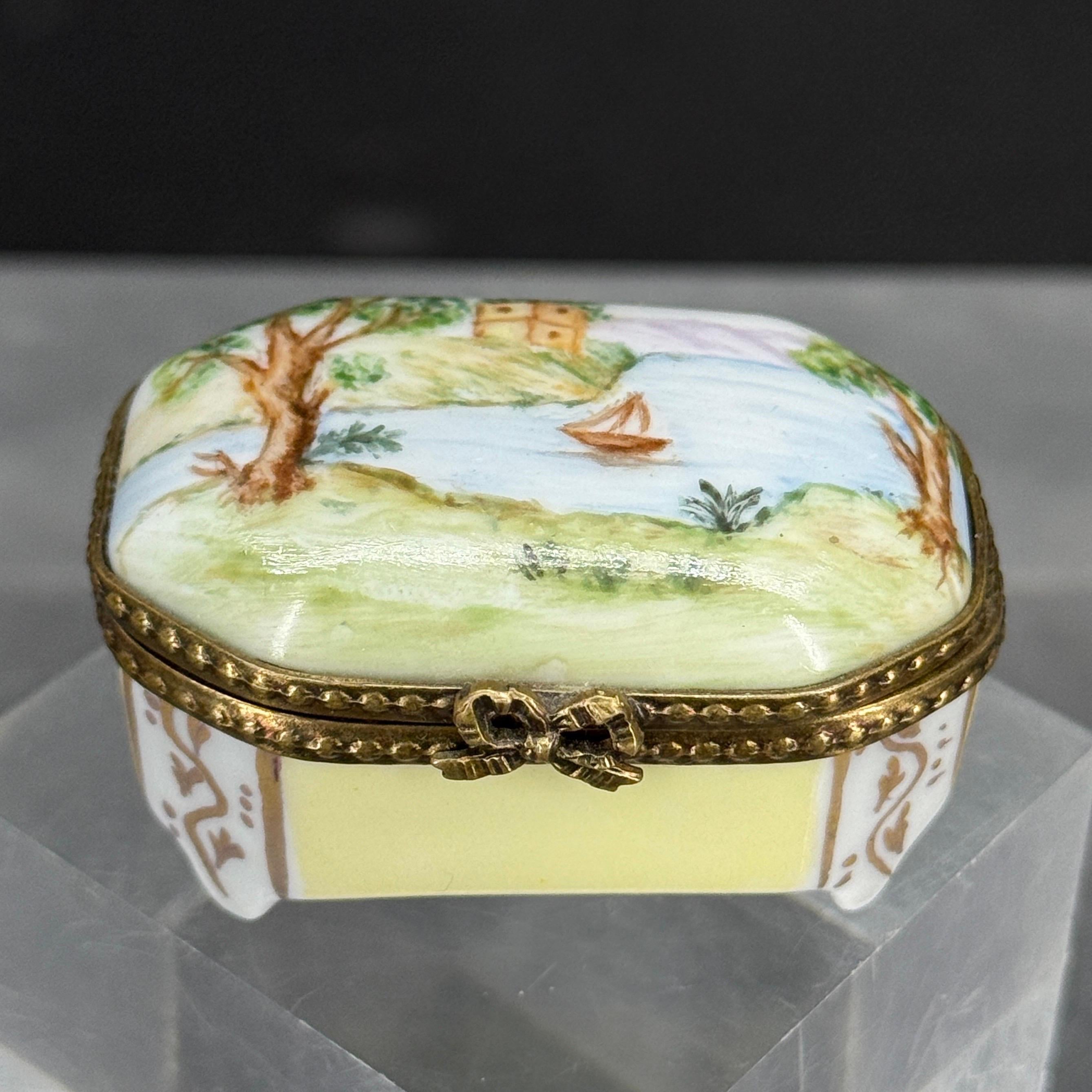 Caja de baratijas velero náutico de porcelana francesa de Limoges Hecho a mano en venta