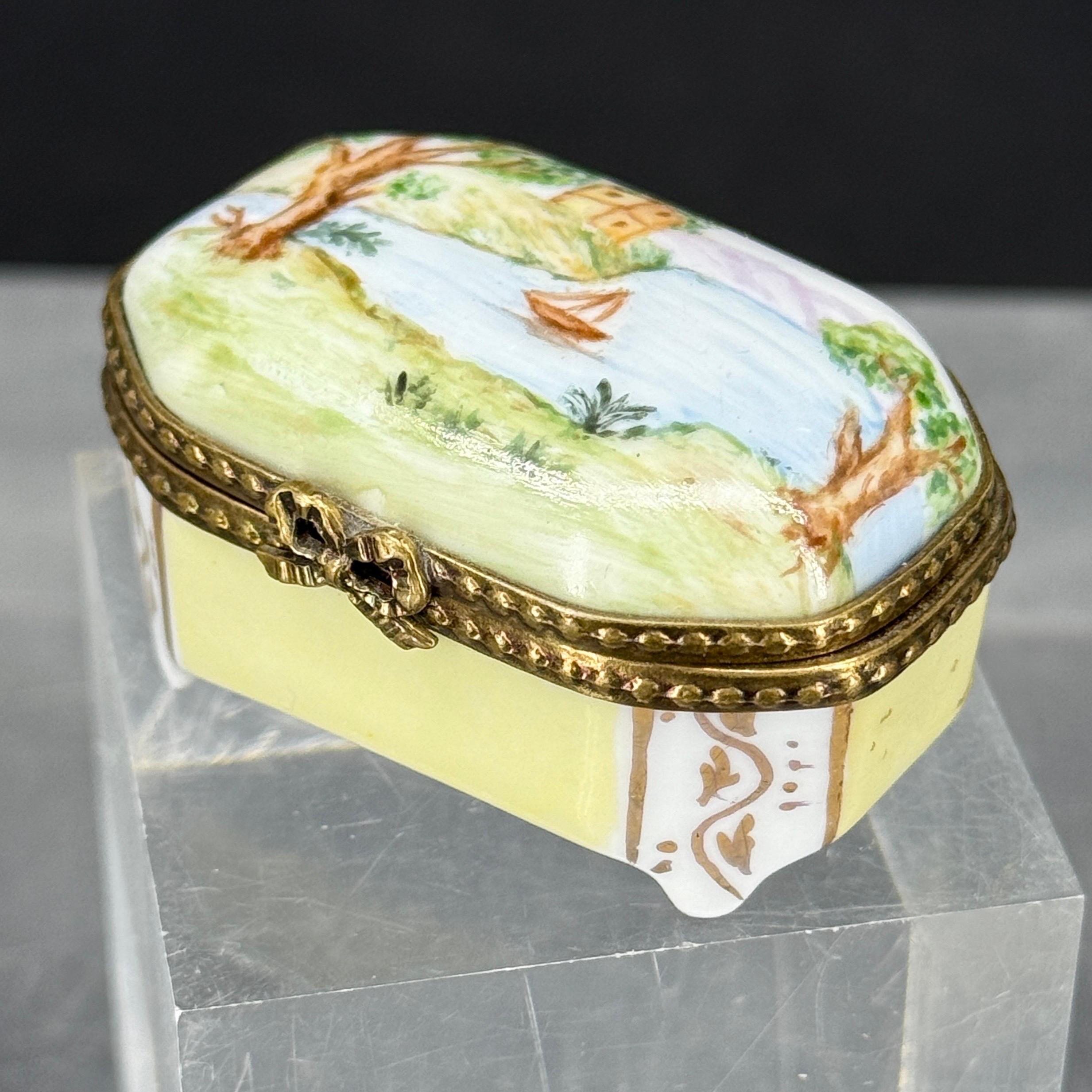 Caja de baratijas velero náutico de porcelana francesa de Limoges siglo XX en venta