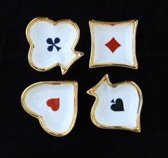 Assiettes et soucoupes en porcelaine de Limoges sur le thème des cartes à jouer, années 1960, lot de 4