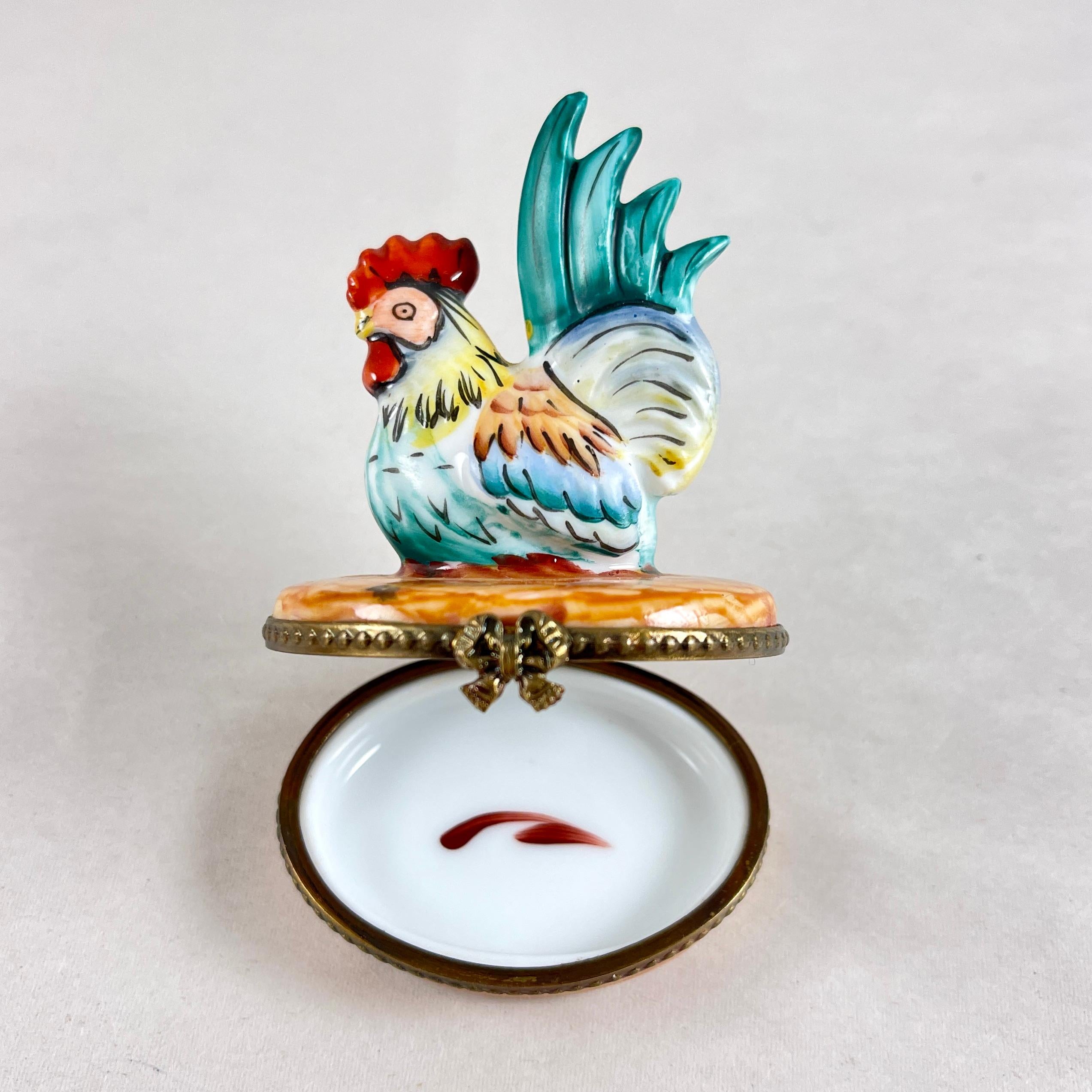 Caja de gallo de porcelana francesa de Limoges Metalistería