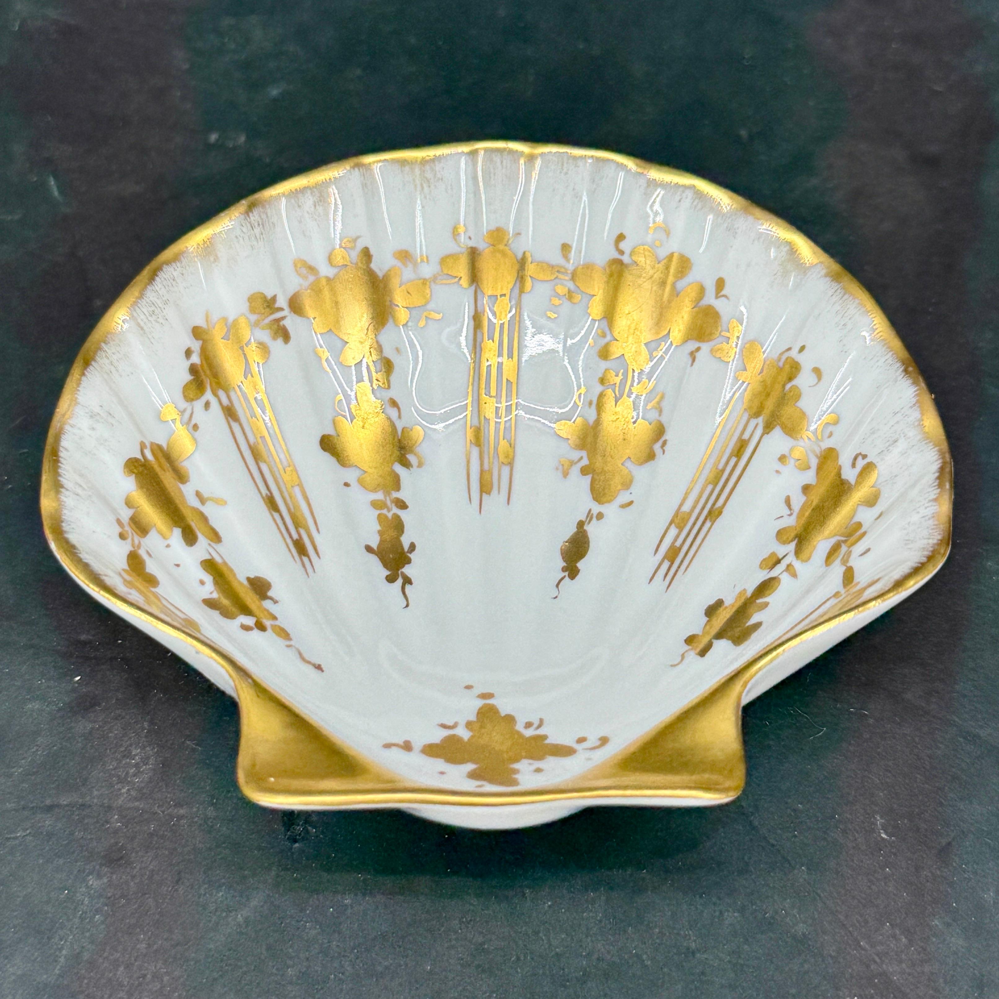 Bandeja de porcelana francesa de Limoges concha dorada para baratijas y joyas en venta 2
