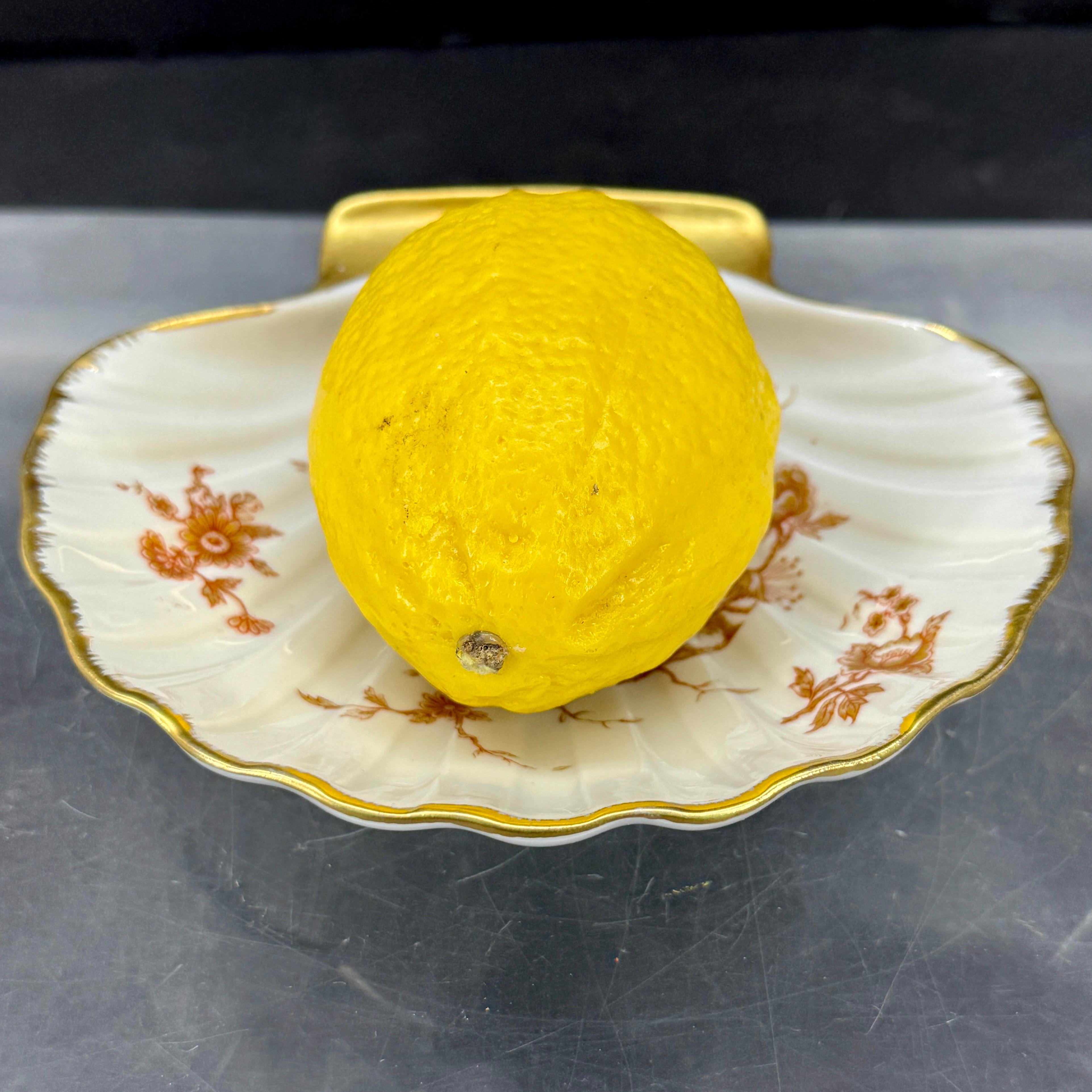 French Limoges Porcelain Shell Gilt Trinket Jewelry Dish Tray In Good Condition For Sale In Haddonfield, NJ