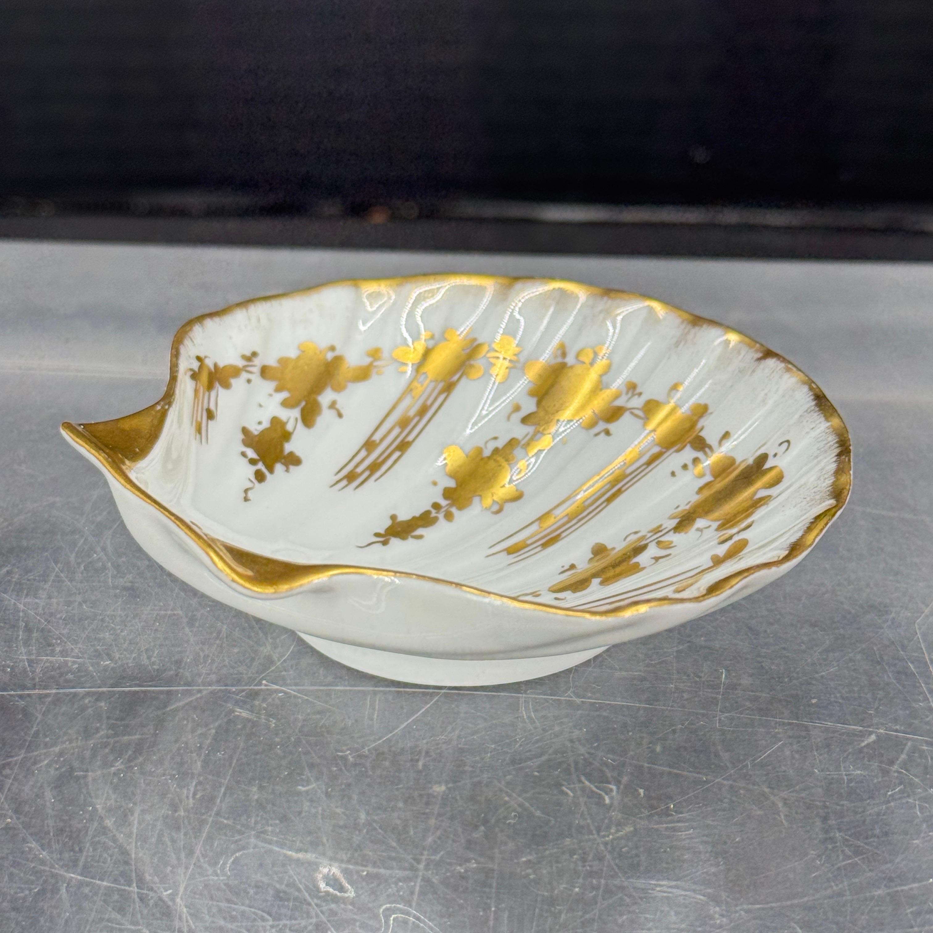 Bandeja de porcelana francesa de Limoges concha dorada para baratijas y joyas en Bueno estado para la venta en Haddonfield, NJ