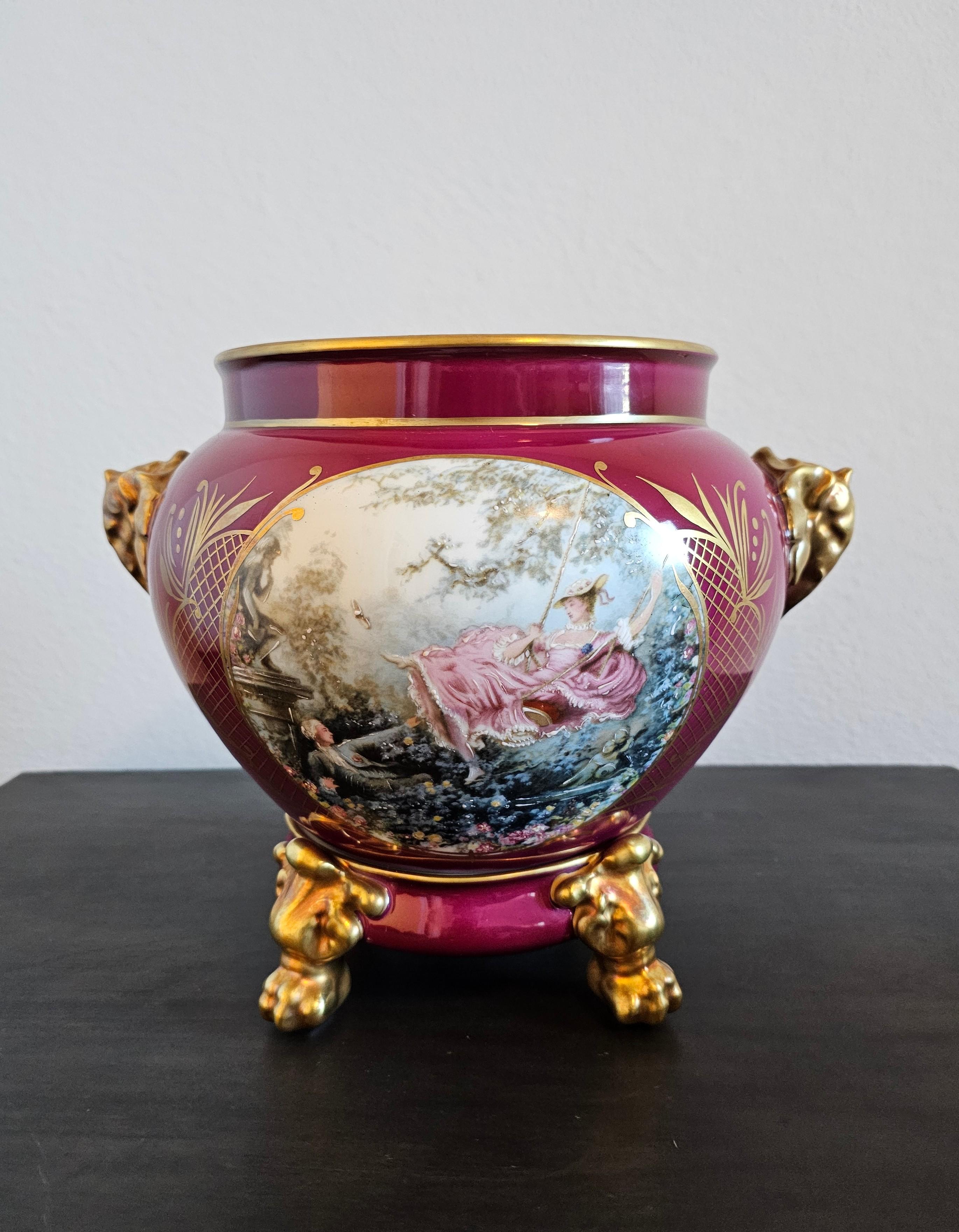 Französisch Limoges Porzellan Zweiteilige Burgund vergoldet gemalt Vase Cachepot auf Stand im Angebot 10