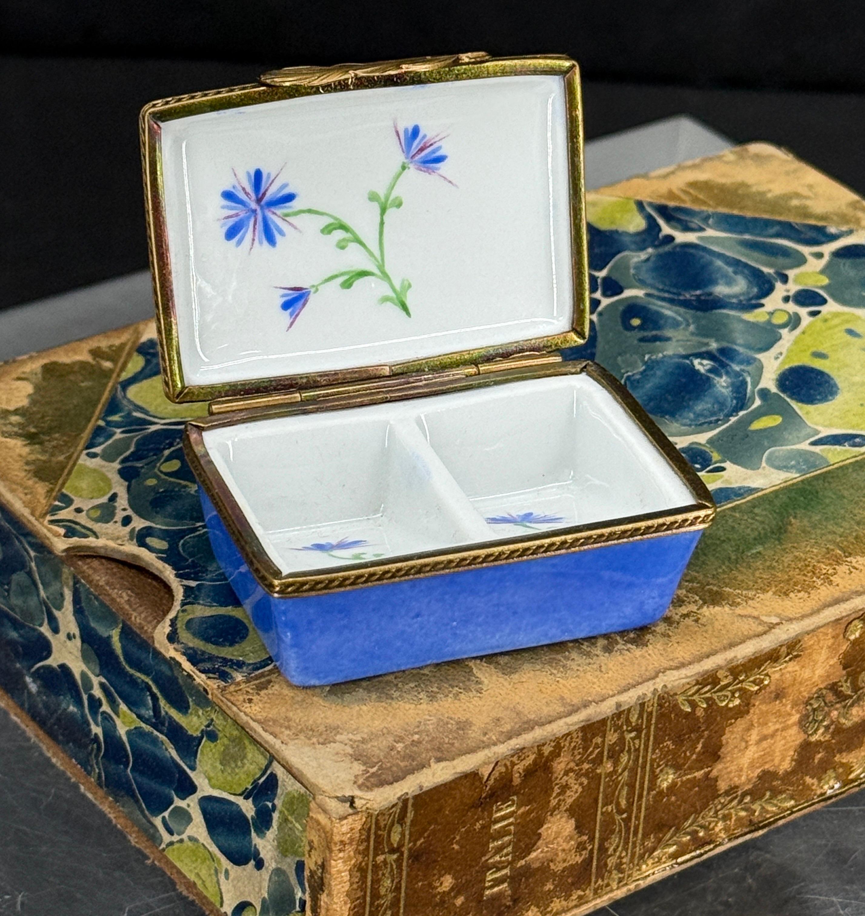 French Limoges Rectangular Hand Painted Porcelain Trinket Box For Sale 3
