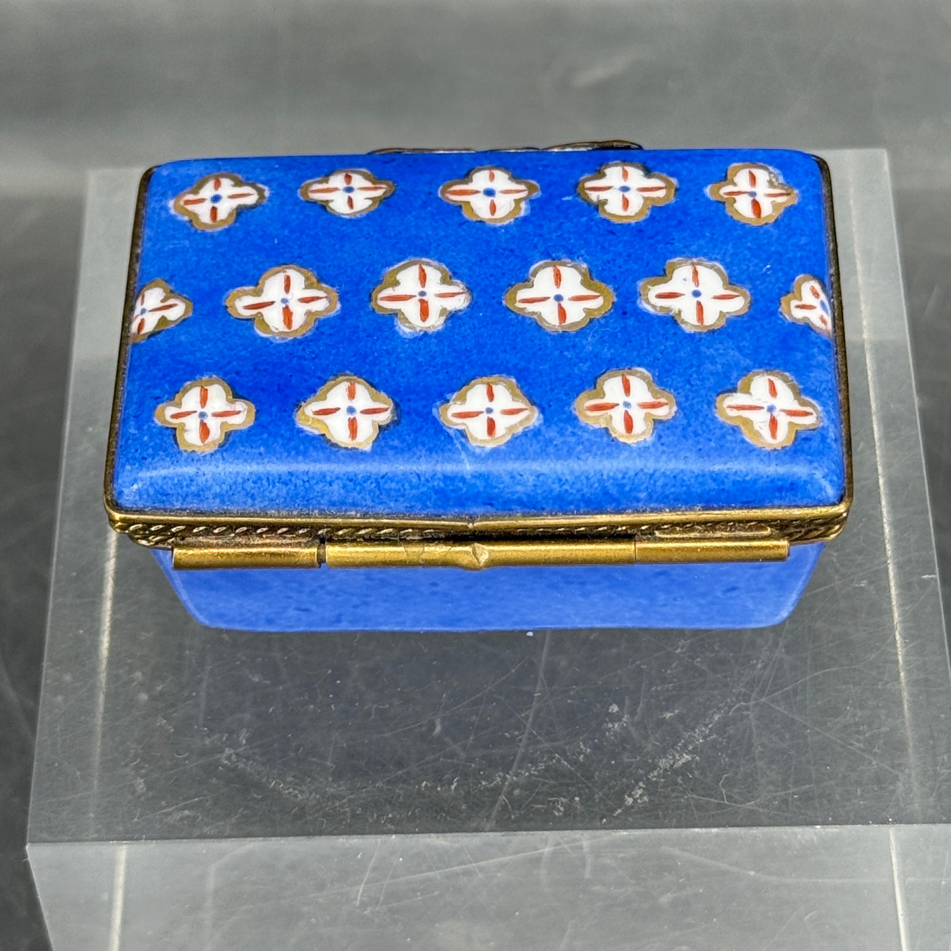Found in Paris, a charming Limoges porcelain rectangular trinket box painted in blue with a fantastic cross hatch design on the lid. This piece would certainly be a fantastic addition to an existing collection of these desirable boxes.


