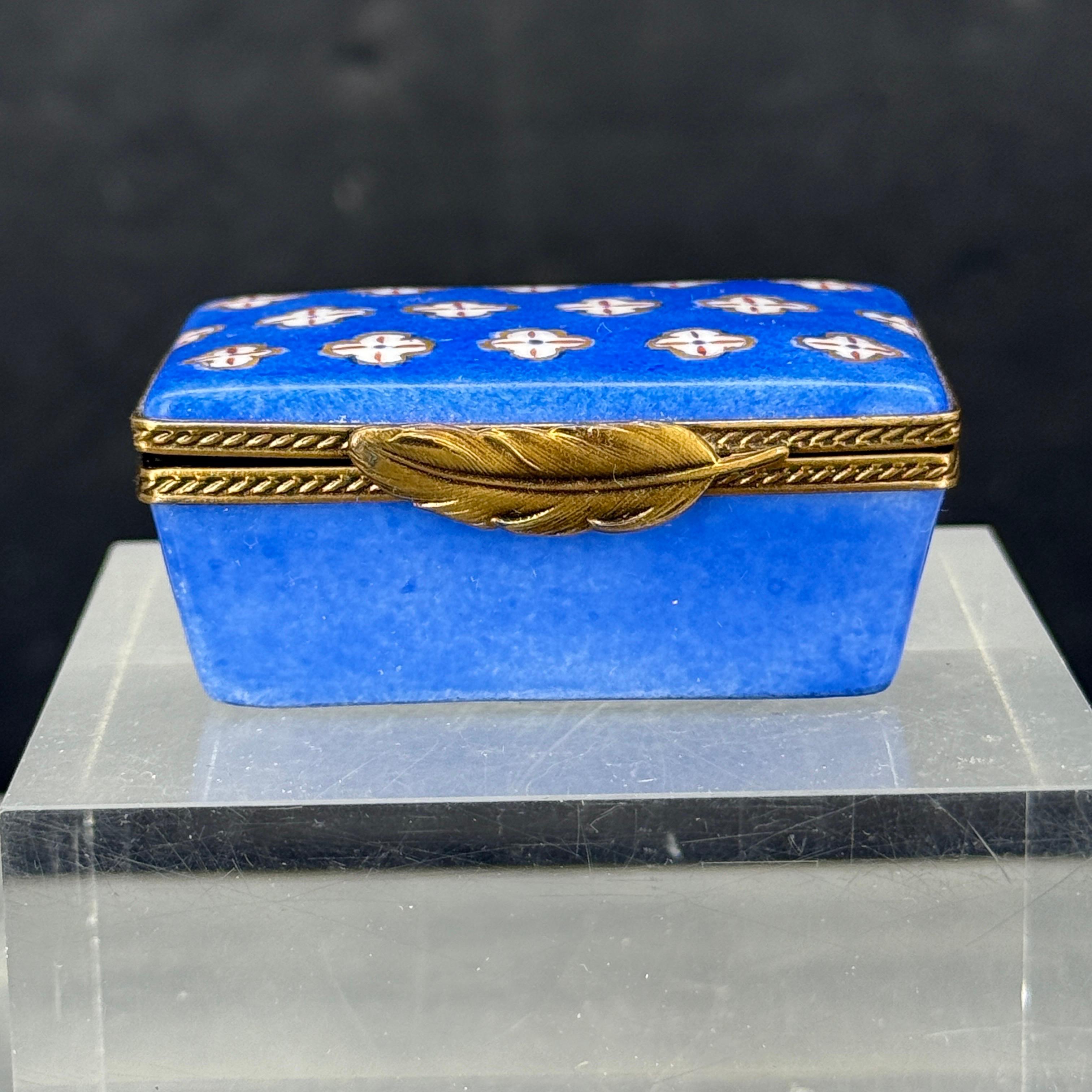 French Limoges Rectangular Hand Painted Porcelain Trinket Box For Sale 1