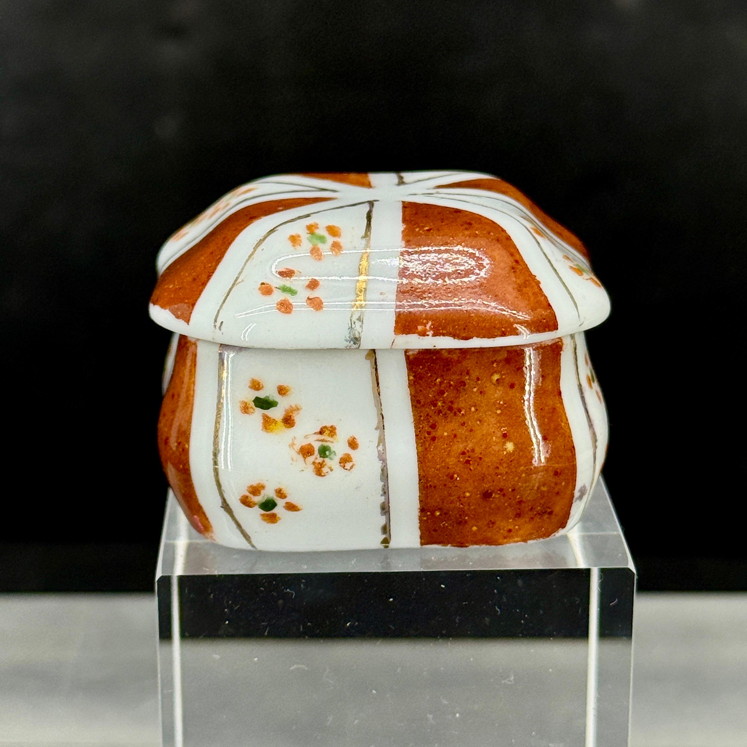 Charming Limoges hand-painted trinket box featuring a floral design in ochre or rust color. The underside of the box is marked Limoges France. This piece would certainly make a wonderful gift for yourself or that special someone in your life.

