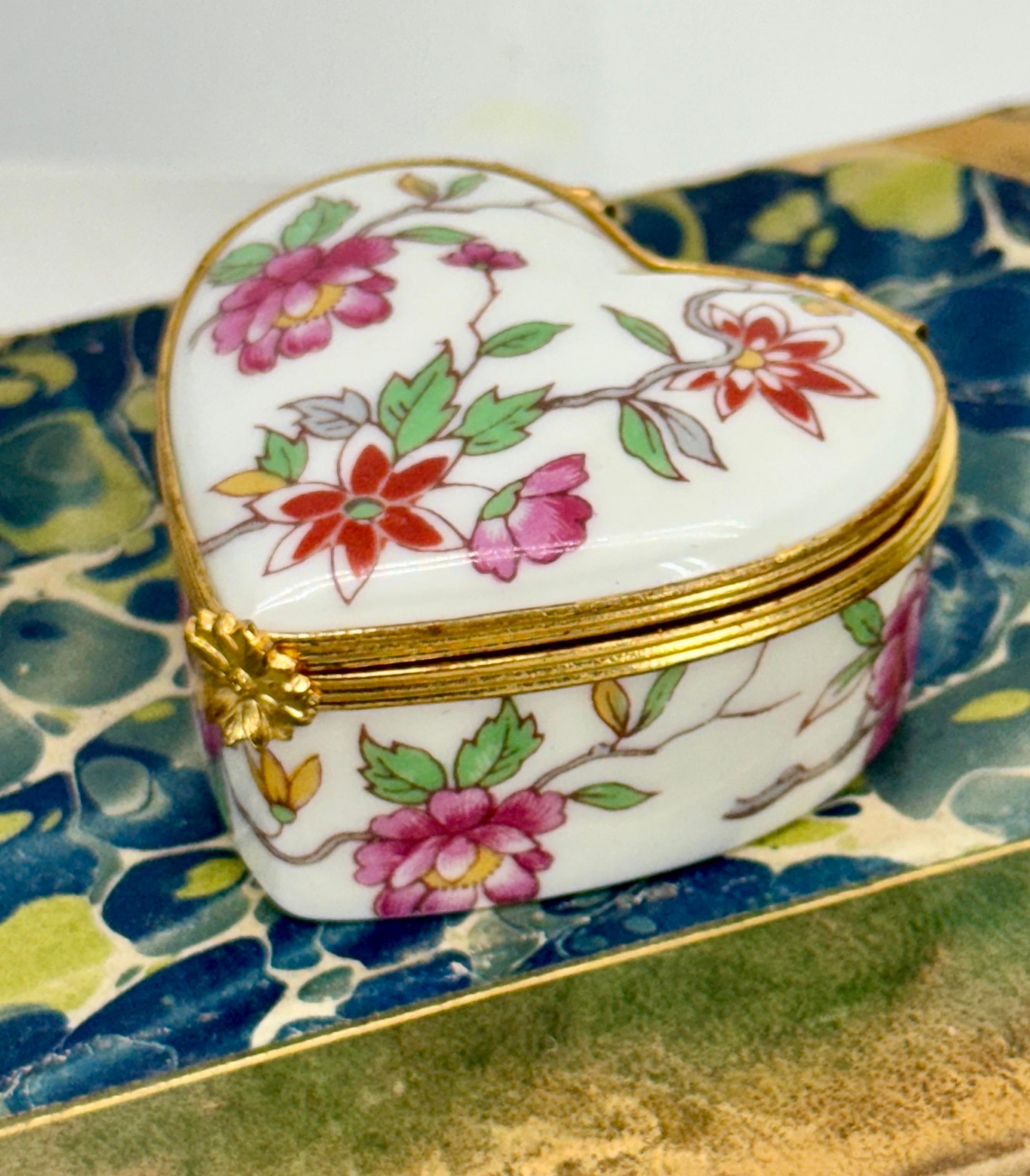 Charming Limoges heart trinket box hand-painted. The underside of the box is marked Limoges France. This piece would certainly make a wonderful gift for yourself or that special someone in your life. 


