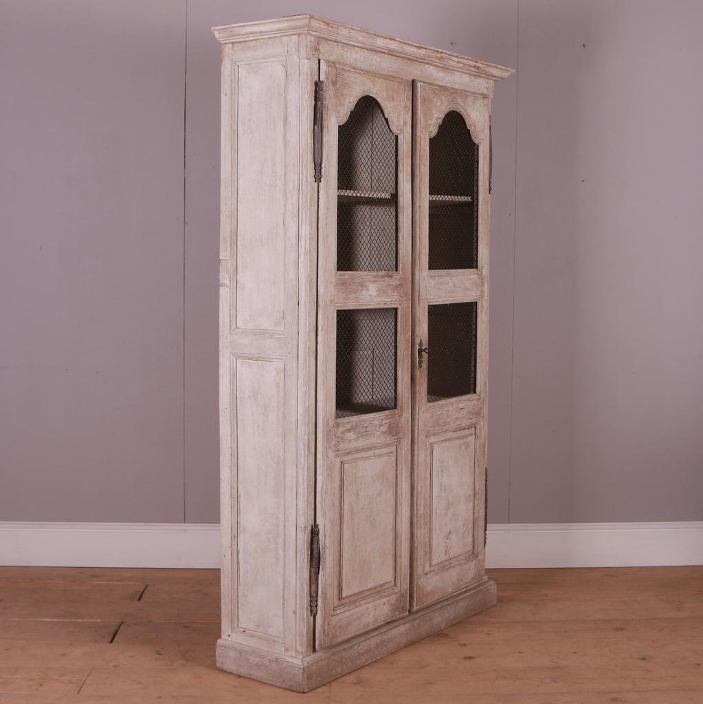 French Linen Cupboard In Good Condition In Leamington Spa, Warwickshire