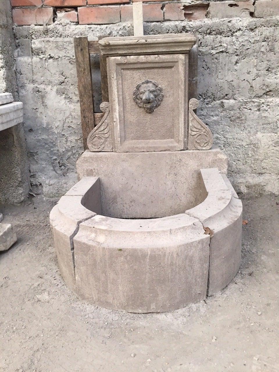 French Lions Head Fountain Limestone, Provence France, Late 20th Century For Sale 1