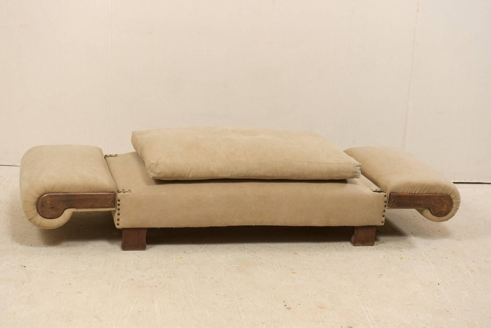20th Century French Lit De Jour ‘Daybed’ circa 1920s-1930s with Nice Rounded Arms For Sale