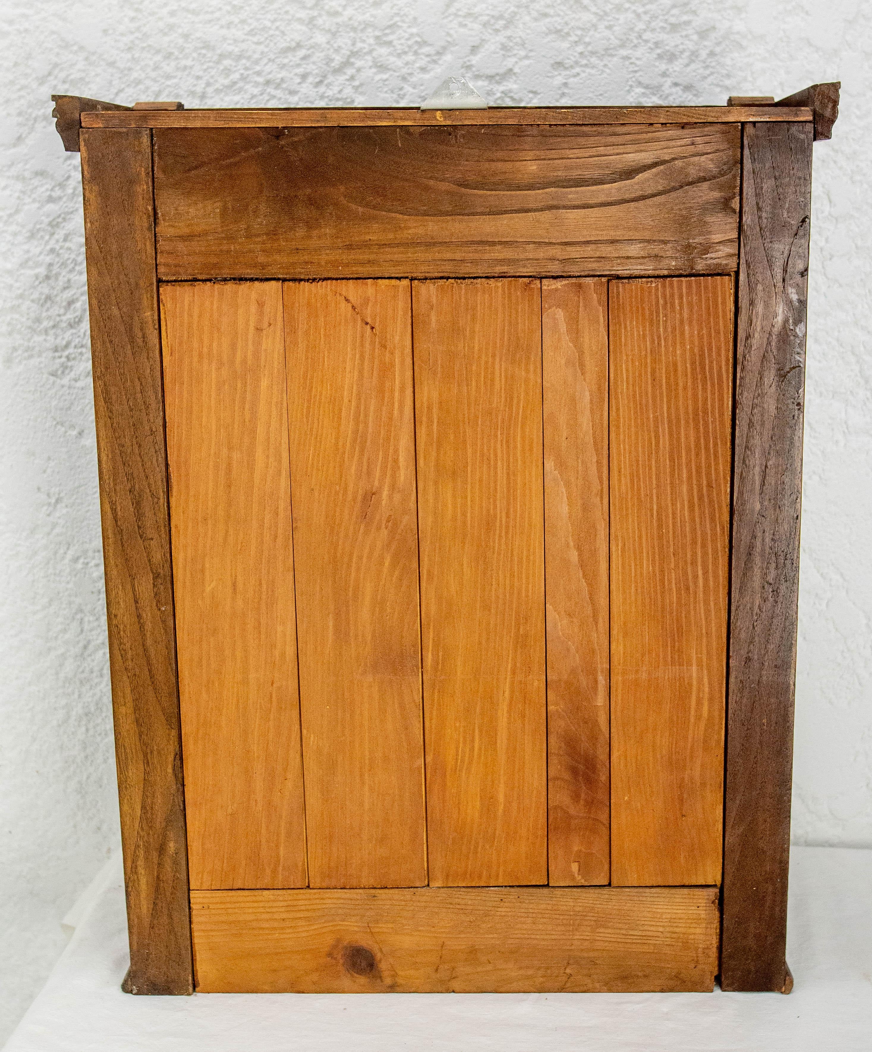 Kleiner französischer Schrank Zweitürig Eiche & Glas Wandschrank, um 1920 im Angebot 9