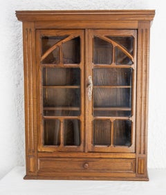 Petite armoire française à deux portes en chêne et verre, circa 1920