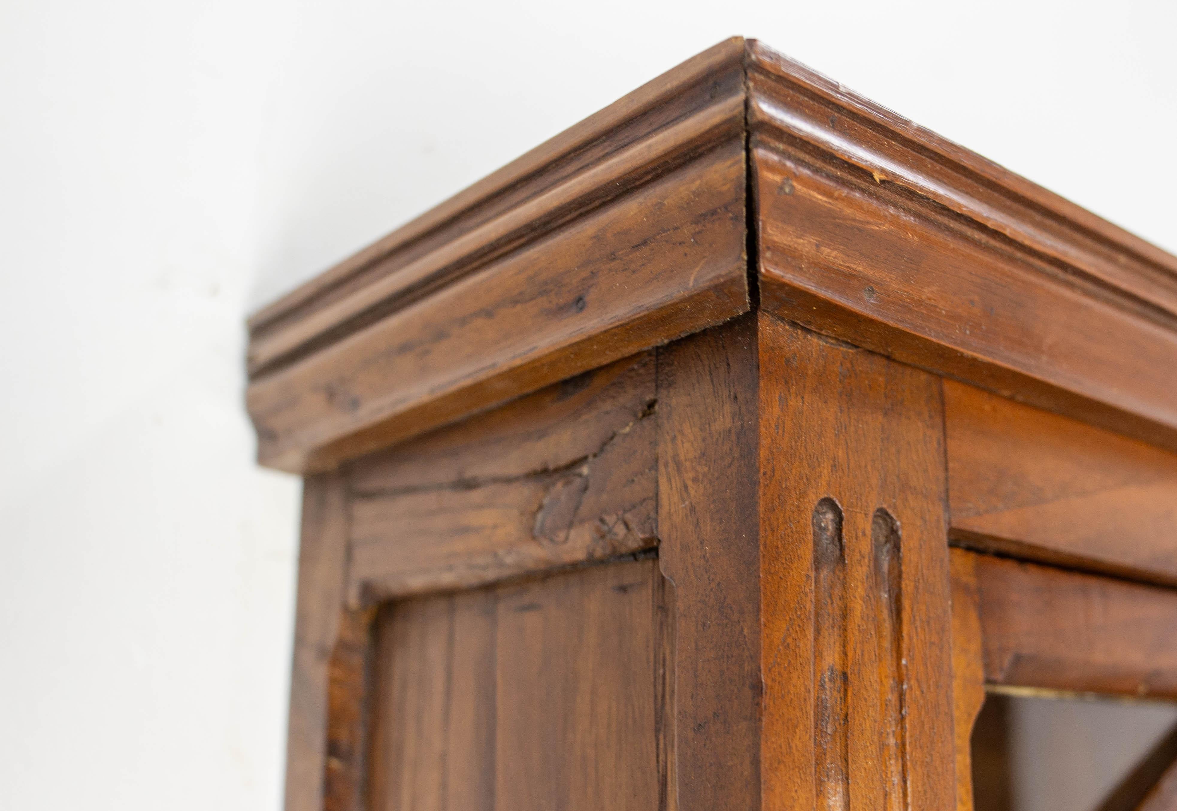 Kleiner französischer Schrank Zweitürig Eiche & Glas Wandschrank, um 1920 im Angebot 3