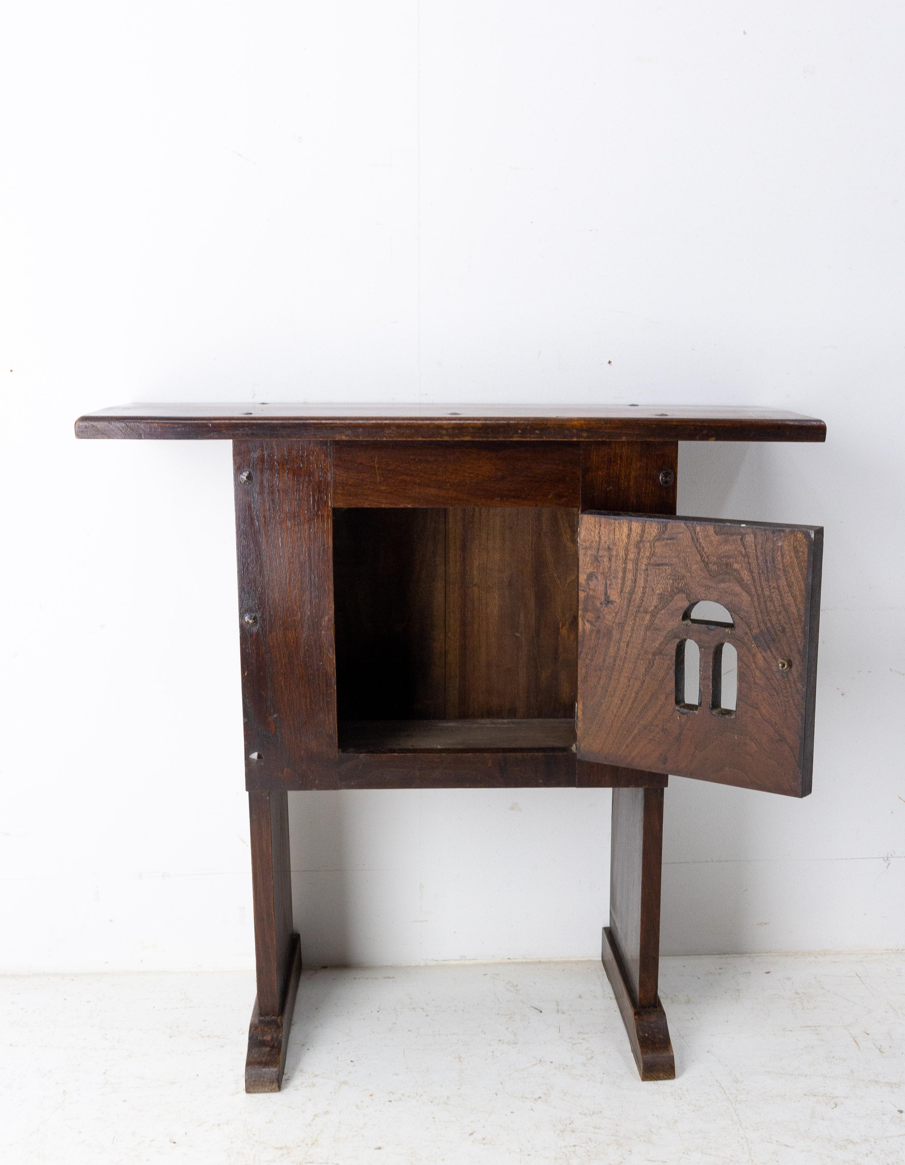 French Little Console or Nightstand Elm Bedside Table Spanish Style, Mid-Century In Good Condition In Labrit, Landes