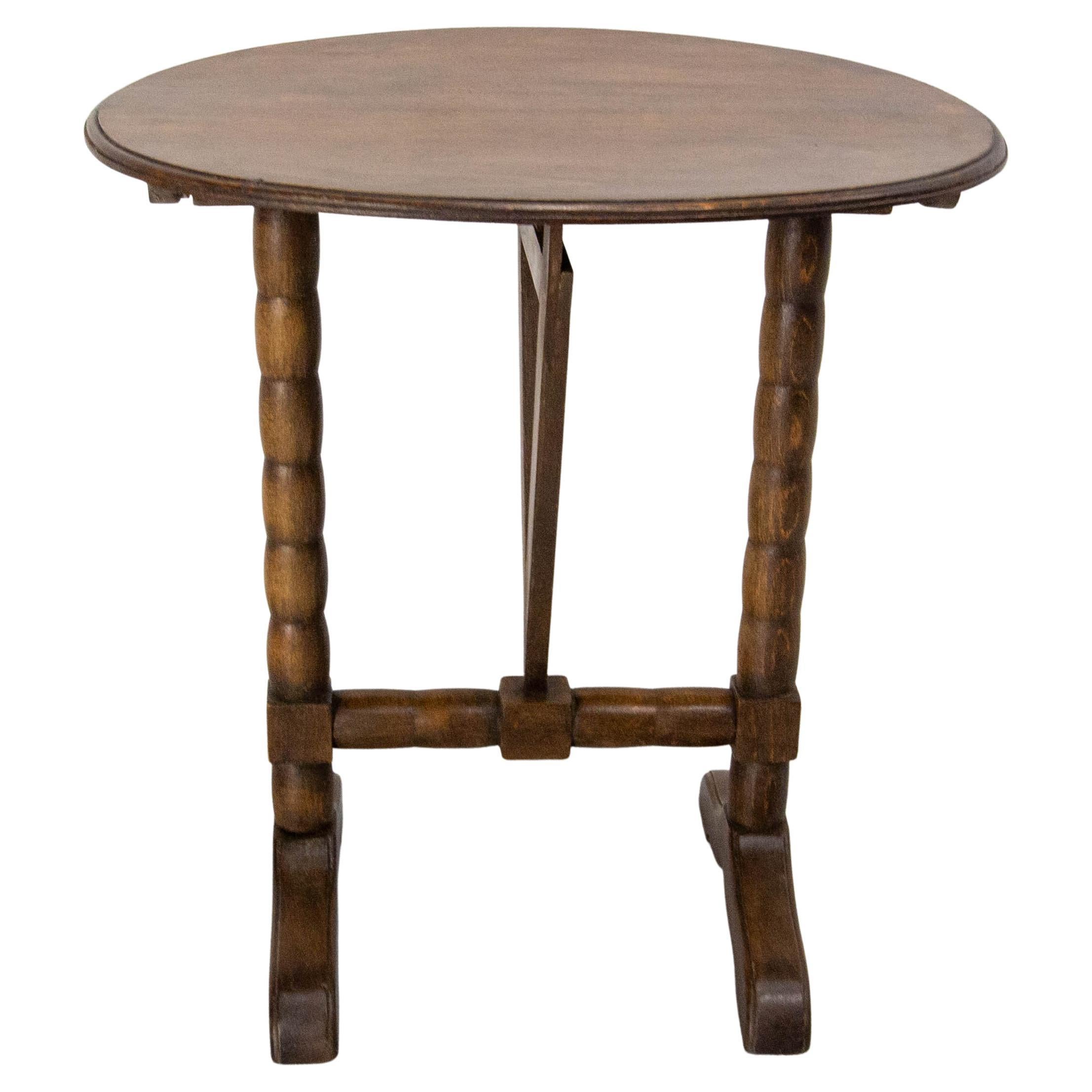 French poplar little table made in the mid-20th century on the model on a vineyard's table. The 