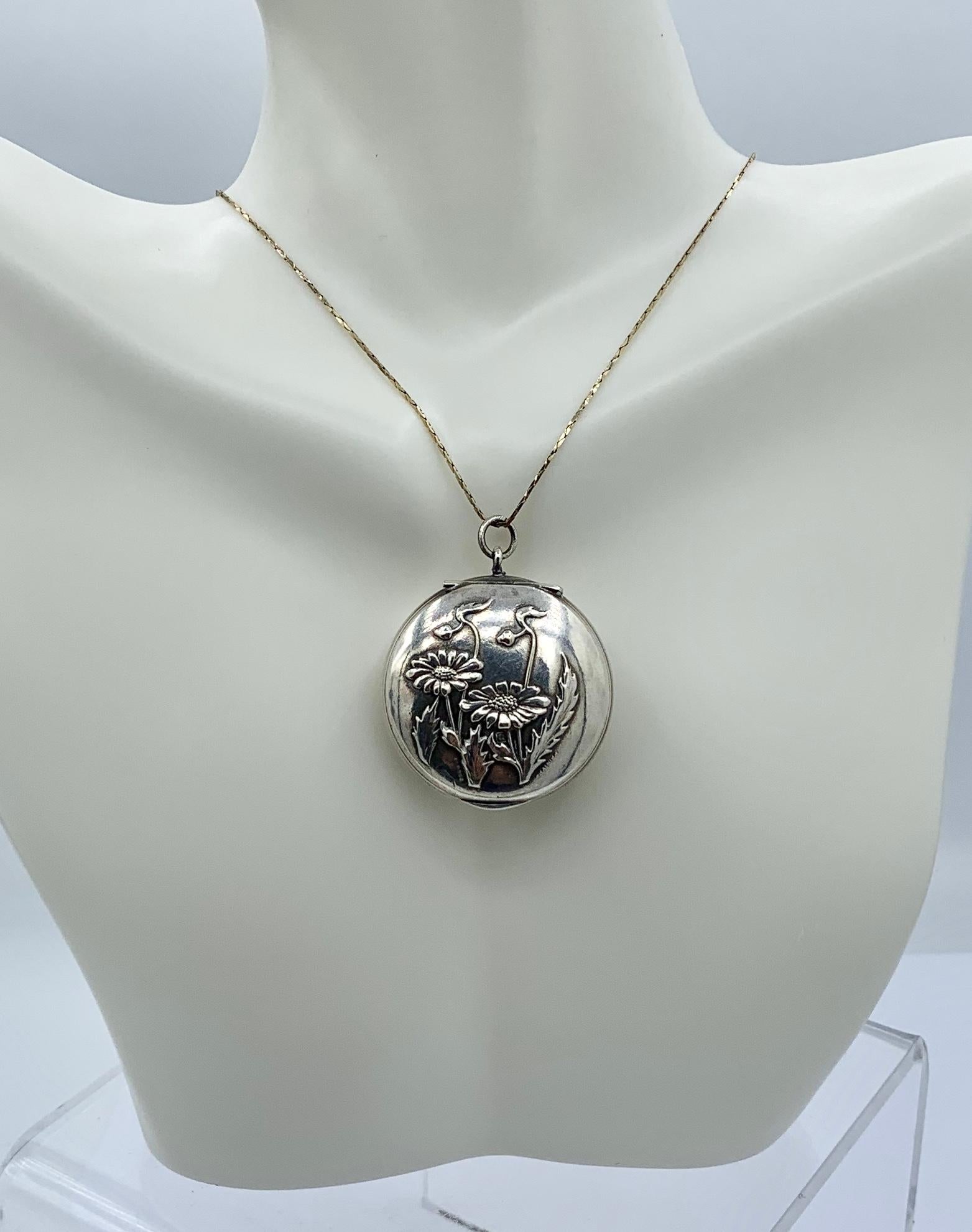 Women's French Locket Art Nouveau Silver Daisy Flower Pendant Necklace For Sale