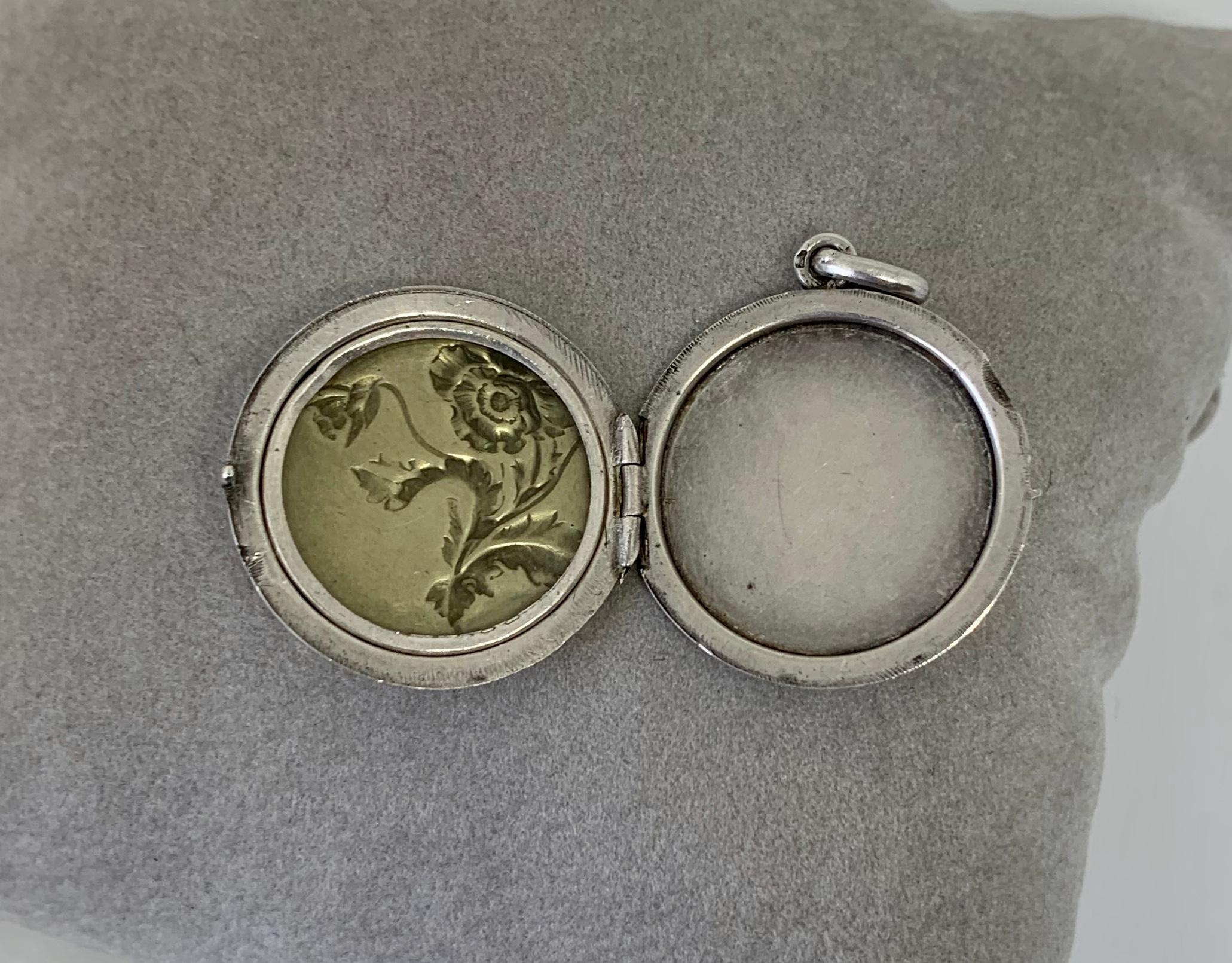 French Locket Art Nouveau Sterling Silver Poppy Flower Pendant Necklace In Good Condition For Sale In New York, NY