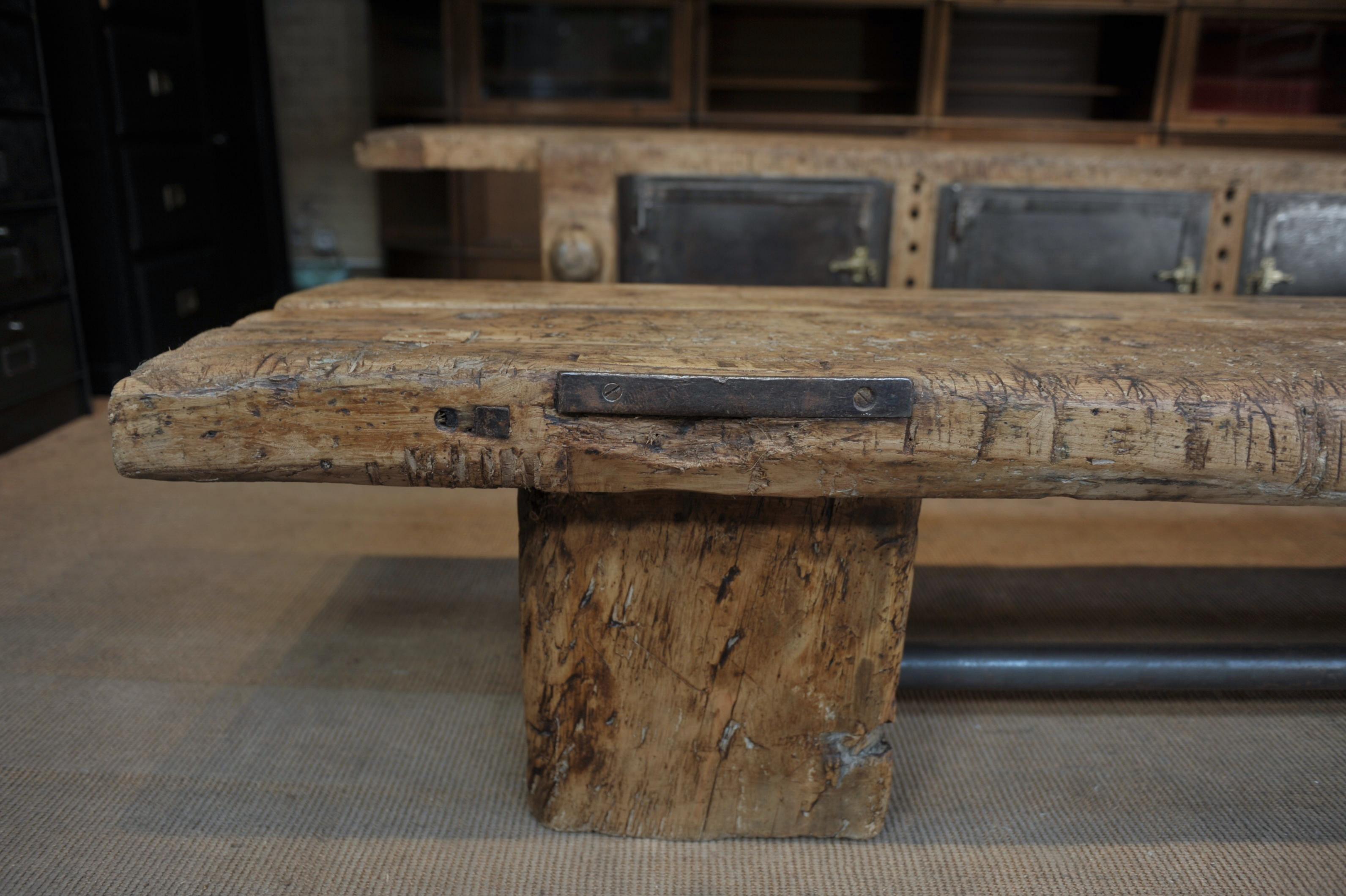 French Long Coffee Table or Bench in Pine and Iron Wood circa 1930 with Iron For Sale 4