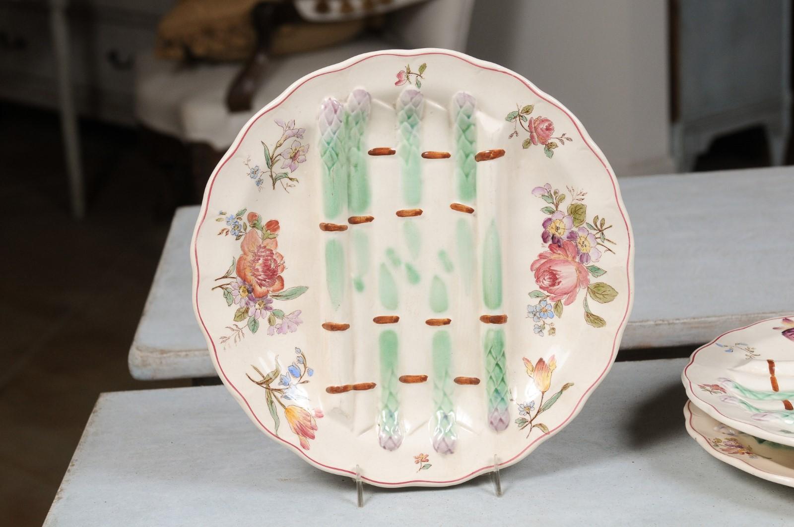 Hand-Painted French Longchamp Pompadour Pattern Majolica Asparagus and Flower Plates For Sale