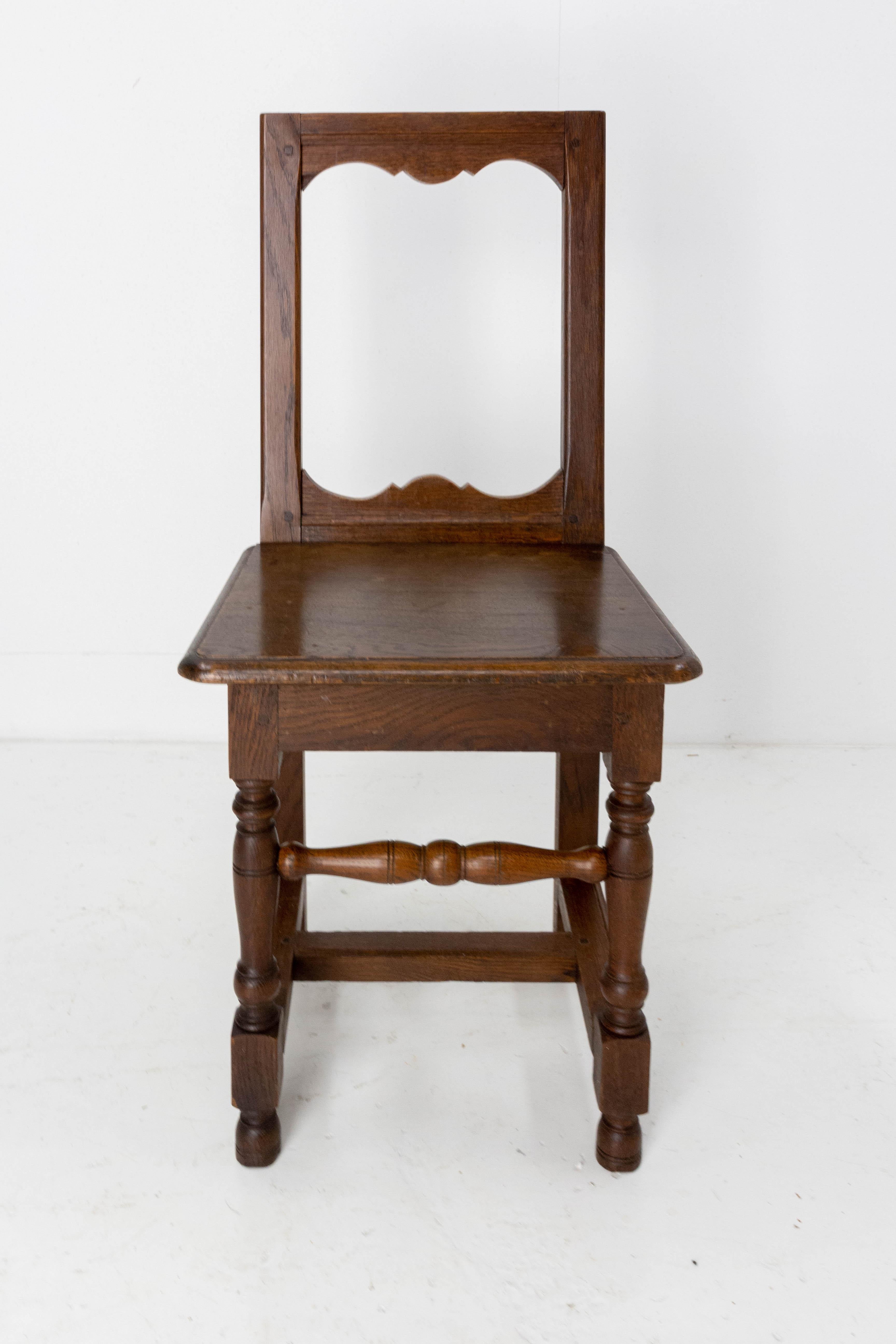 Oak Lorraine or Forêt Noire side chair
French, midcentury circa 1940
Charactereful
Good condition

shipping:
P 38 /L 39 / H 84 cm 5 kg.
 