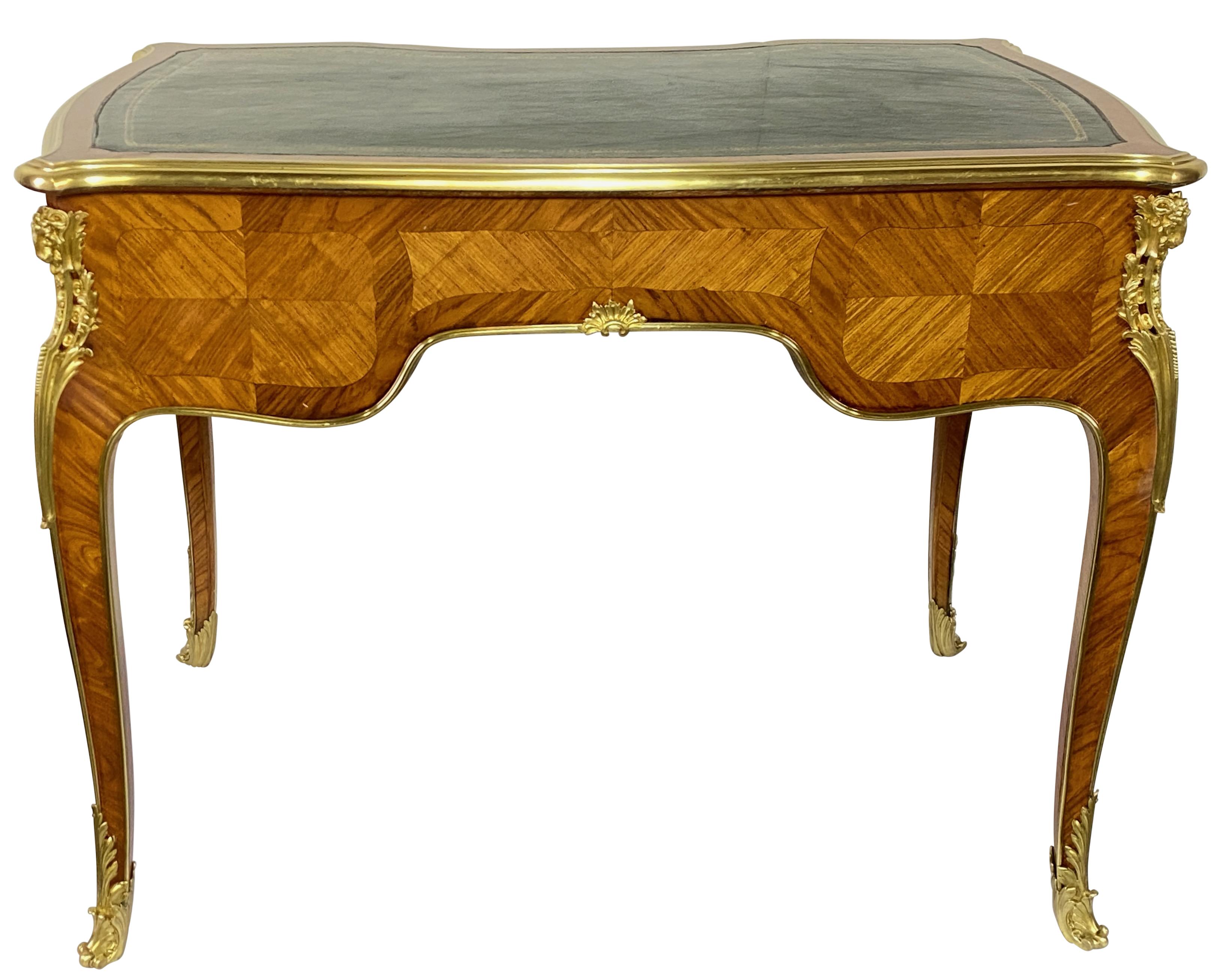 Petite table de bureau pour femmes de style Louie XV français en vente 2