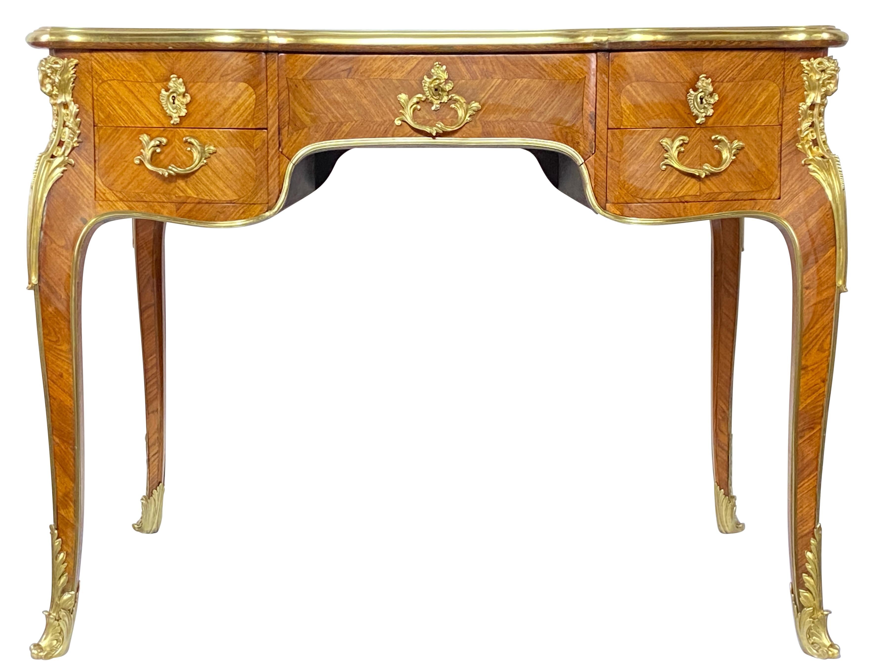 Louis XV Petite table de bureau pour femmes de style Louie XV français en vente