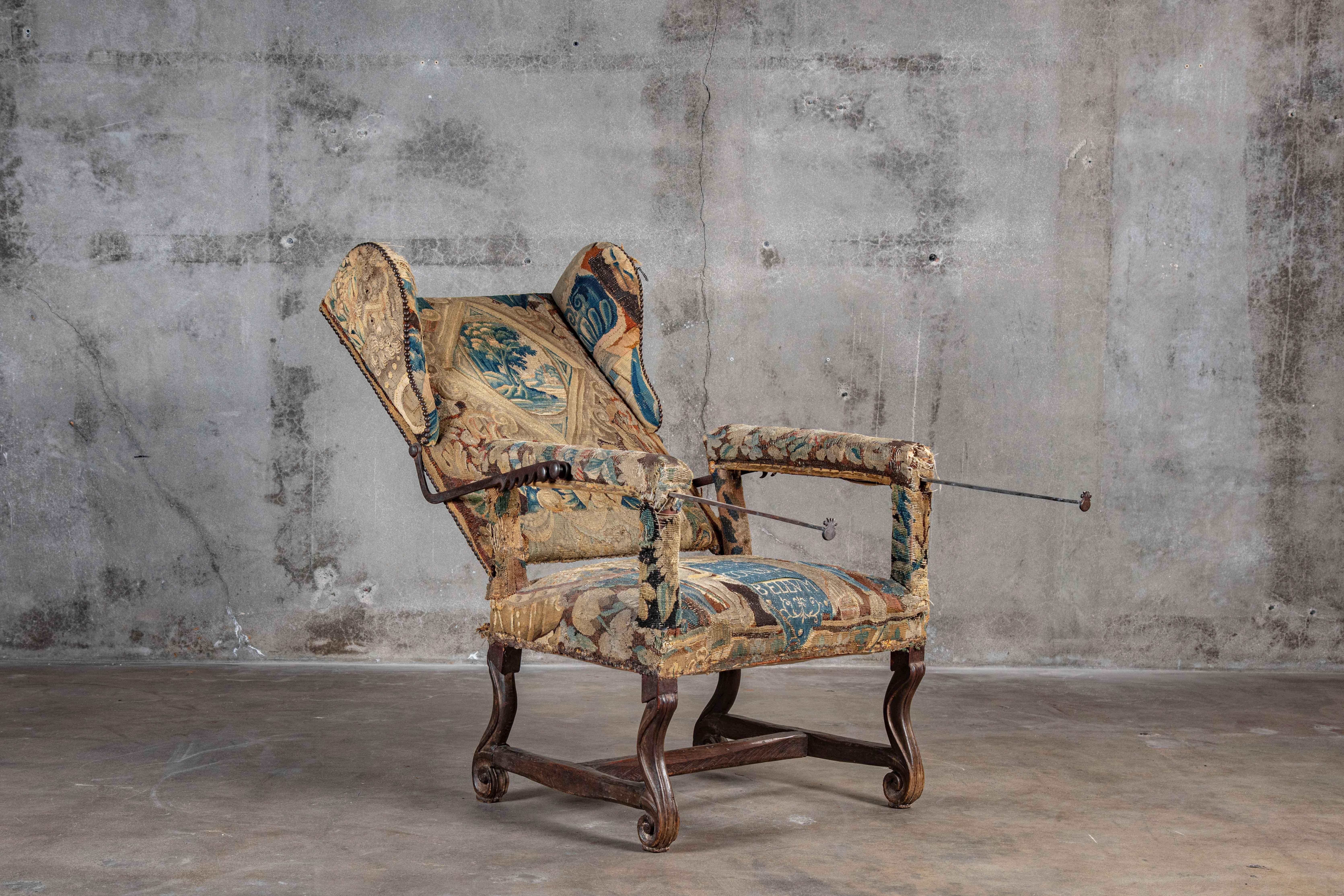 18th Century and Earlier French Louis LXIV Fauteuil For Sale