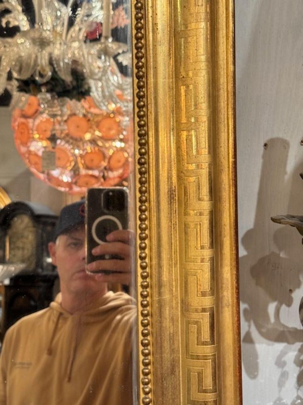 Specchio francese Louis con stemma in vendita 3