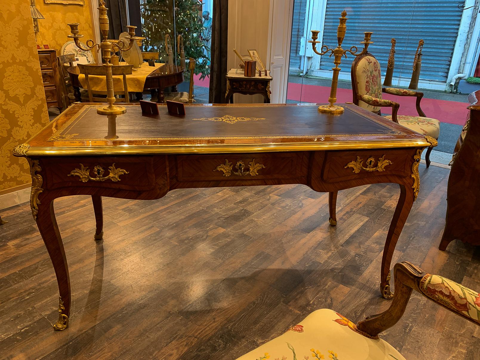 French Louis Period, Flat Violetwood Desk with Gilt-Bronze Decoration circa 1750 im Angebot 9
