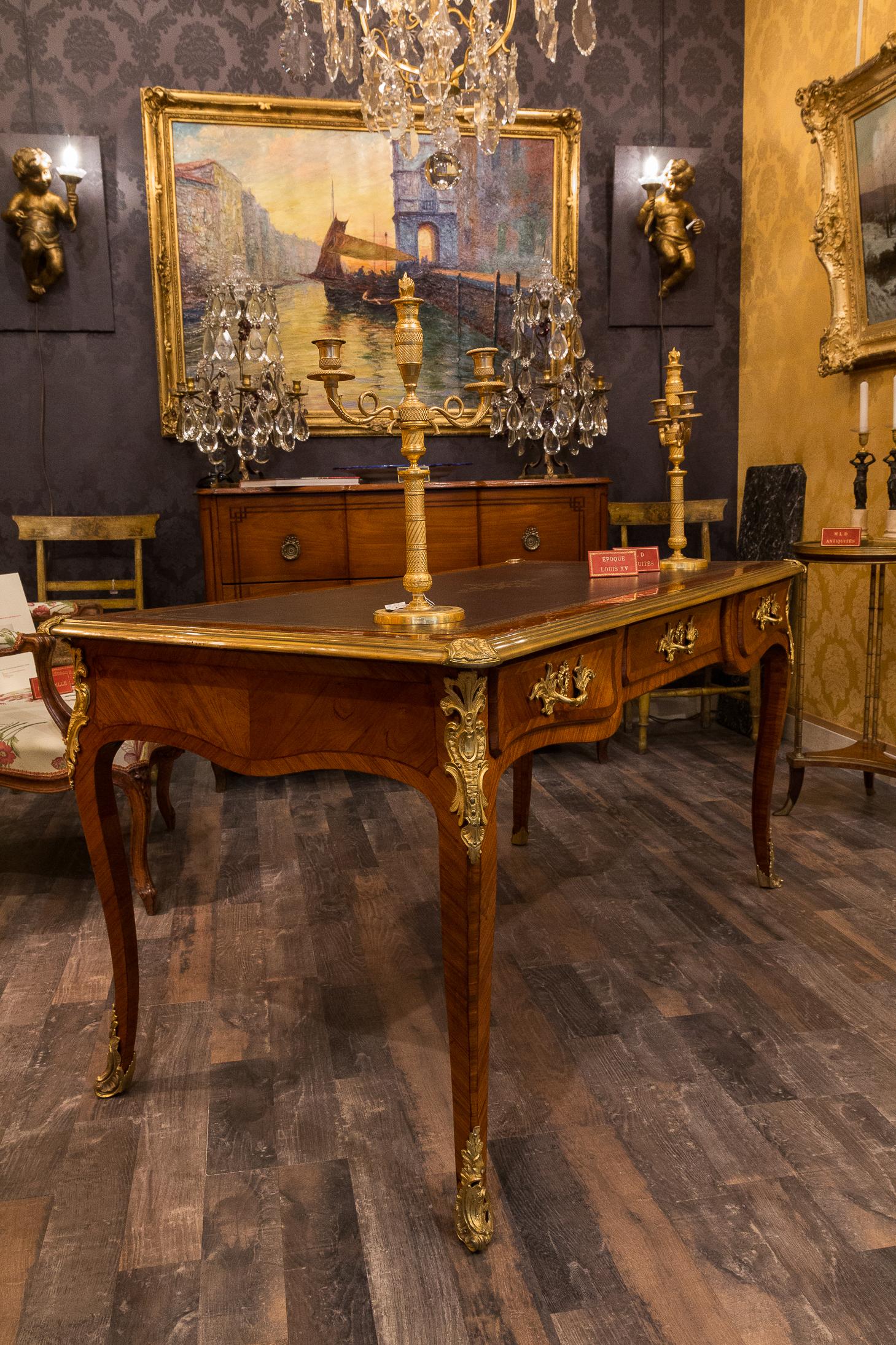 French Louis Period, Flat Violetwood Desk with Gilt-Bronze Decoration circa 1750 im Angebot 12