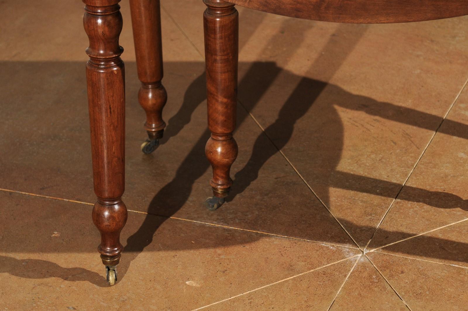 French Louis-Philippe 1840s Walnut Dining Room Extension Table with Drop Leaves 3