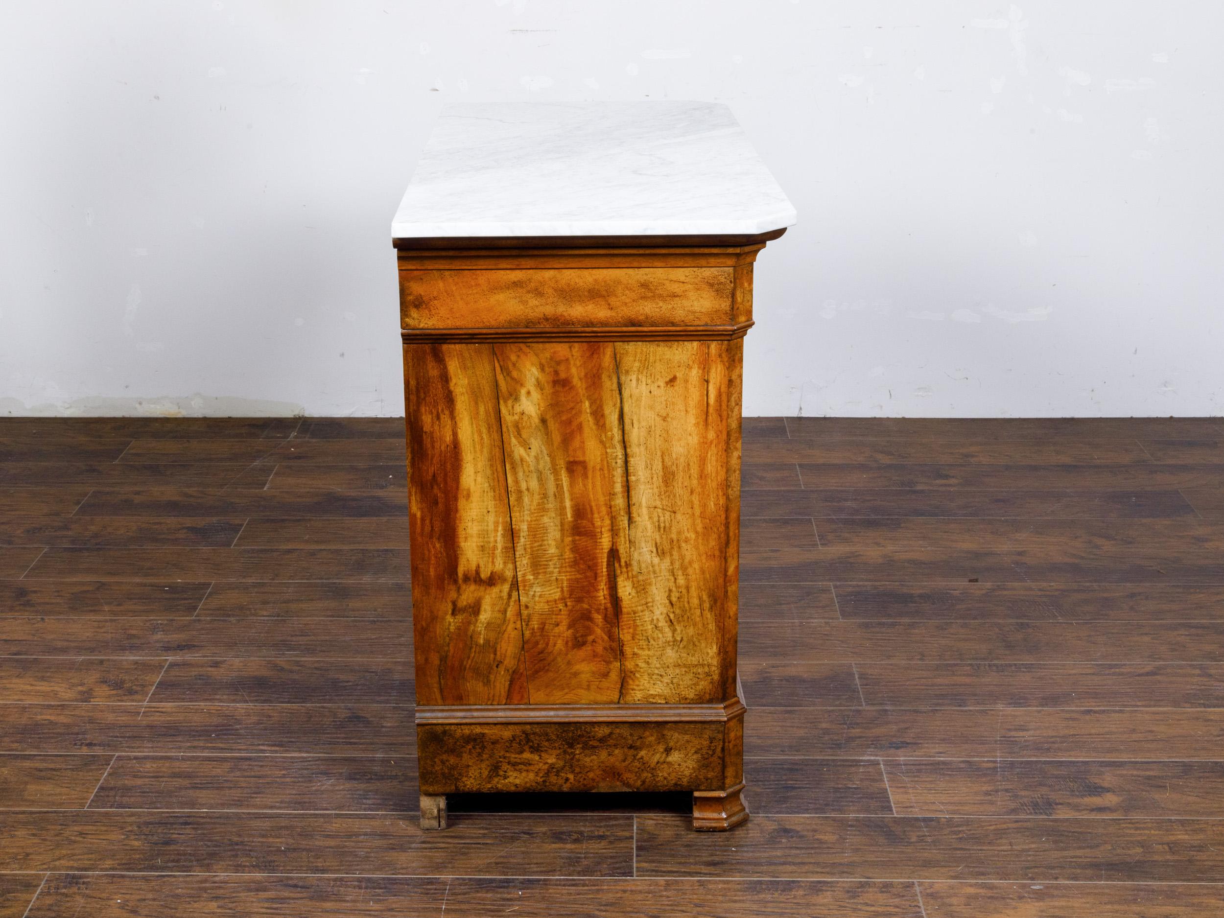 French Louis-Philippe 1850s Walnut Four-Drawer Commode with White Marble Top In Good Condition In Atlanta, GA