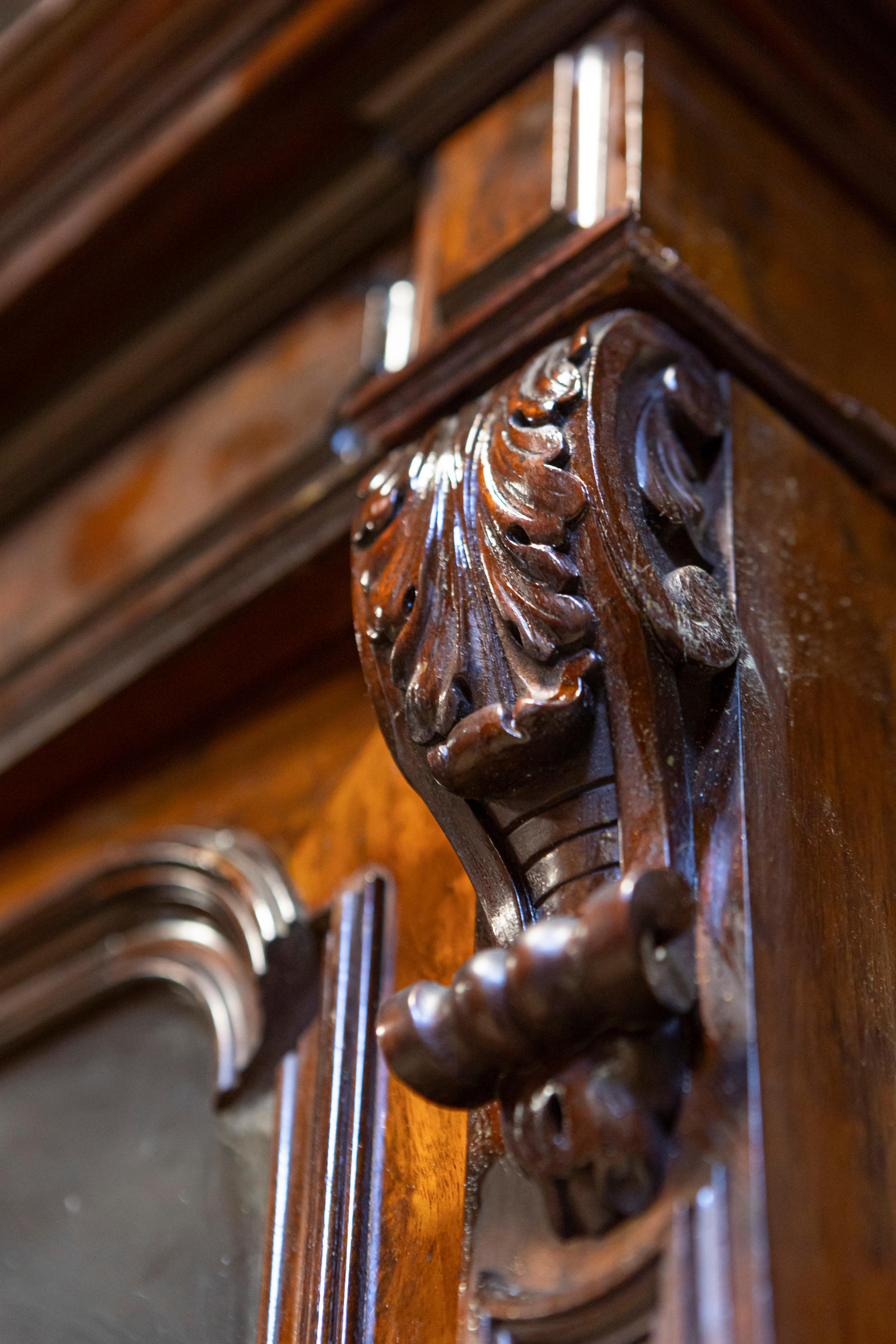 Legno Libreria a due ante in vetro soffiato francese Louis Philippe del XIX secolo in vendita