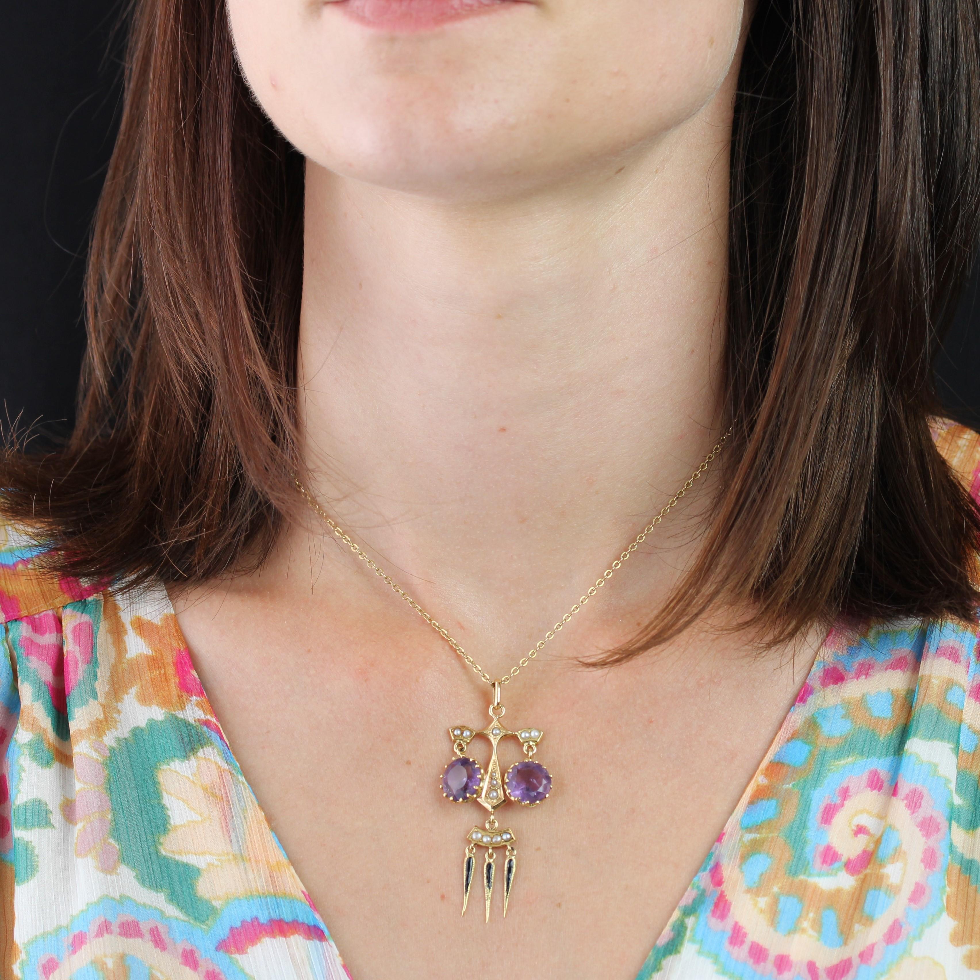 Pendant in 18 Karat yellow gold, eagle's head hallmark.
In the shape of an antique cross, this pendant is set with half natural pearls, and in pendent with 2 round amethysts set with claws and 3 partially enamelled black oat grains.
Height: about 6