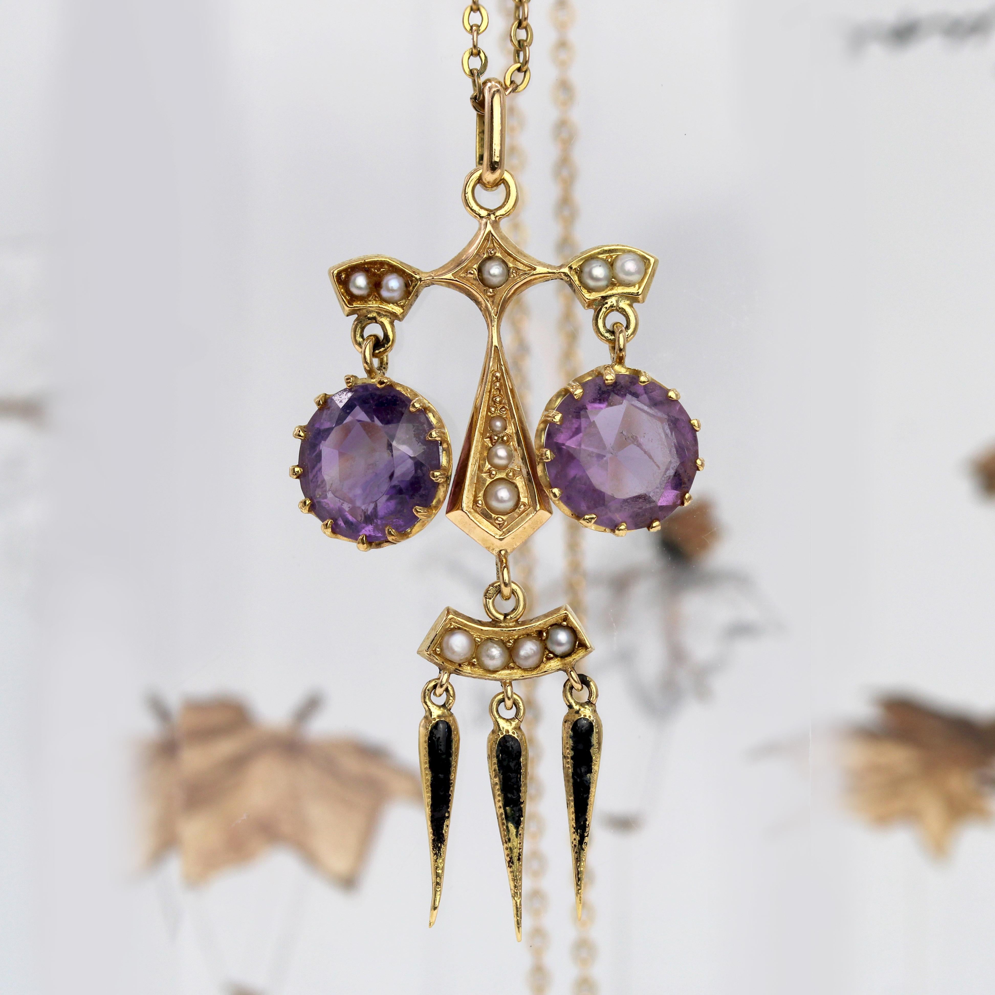 Romantique Collier pendentif en émail noir avec améthystes et perles naturelles Louis-Philippe en vente