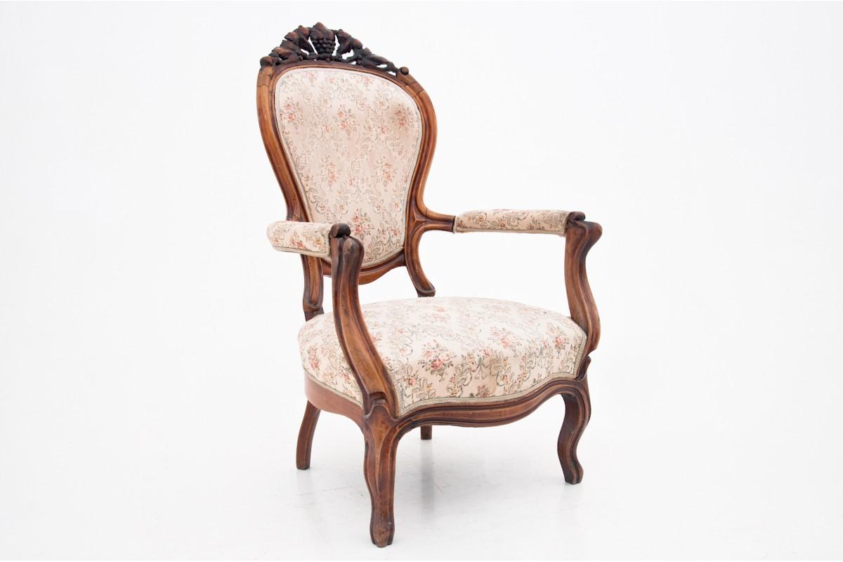 An antique armchair from the first half of the 20th century.

Year: circa 1920

Origin: Western Europe.