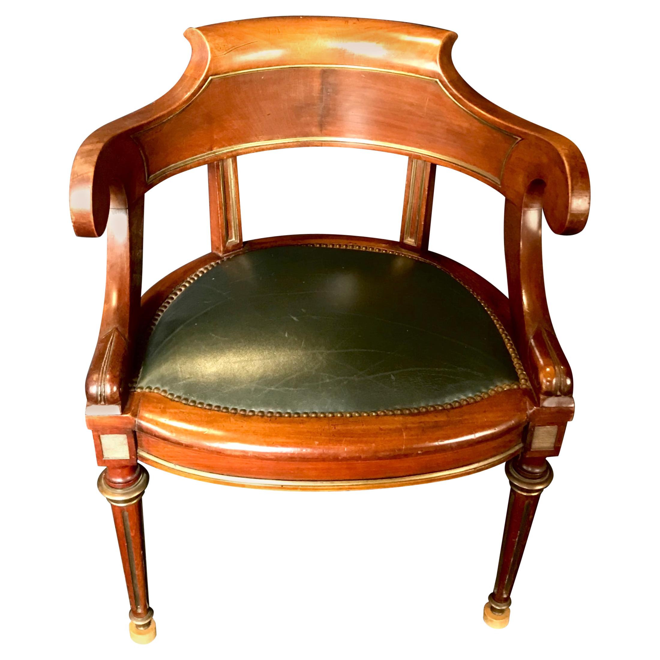 Französischer Louis-Philippe-Schreibtischstuhl aus Leder und Nussbaum mit Messingbeschlägen