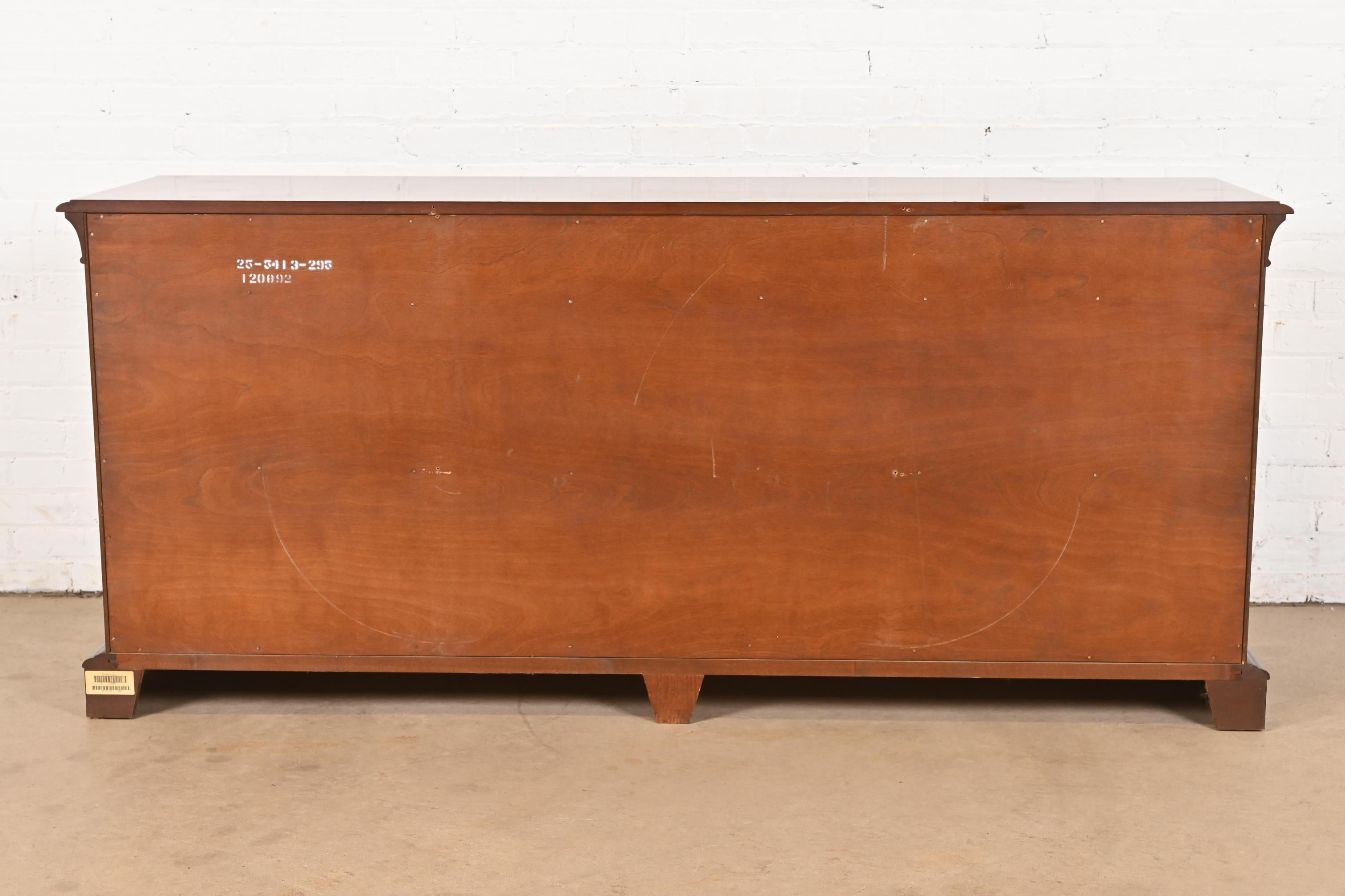 Französisch Louis Philippe Kirsche Holz Neun-Schublade Kommode oder Credenza im Angebot 5