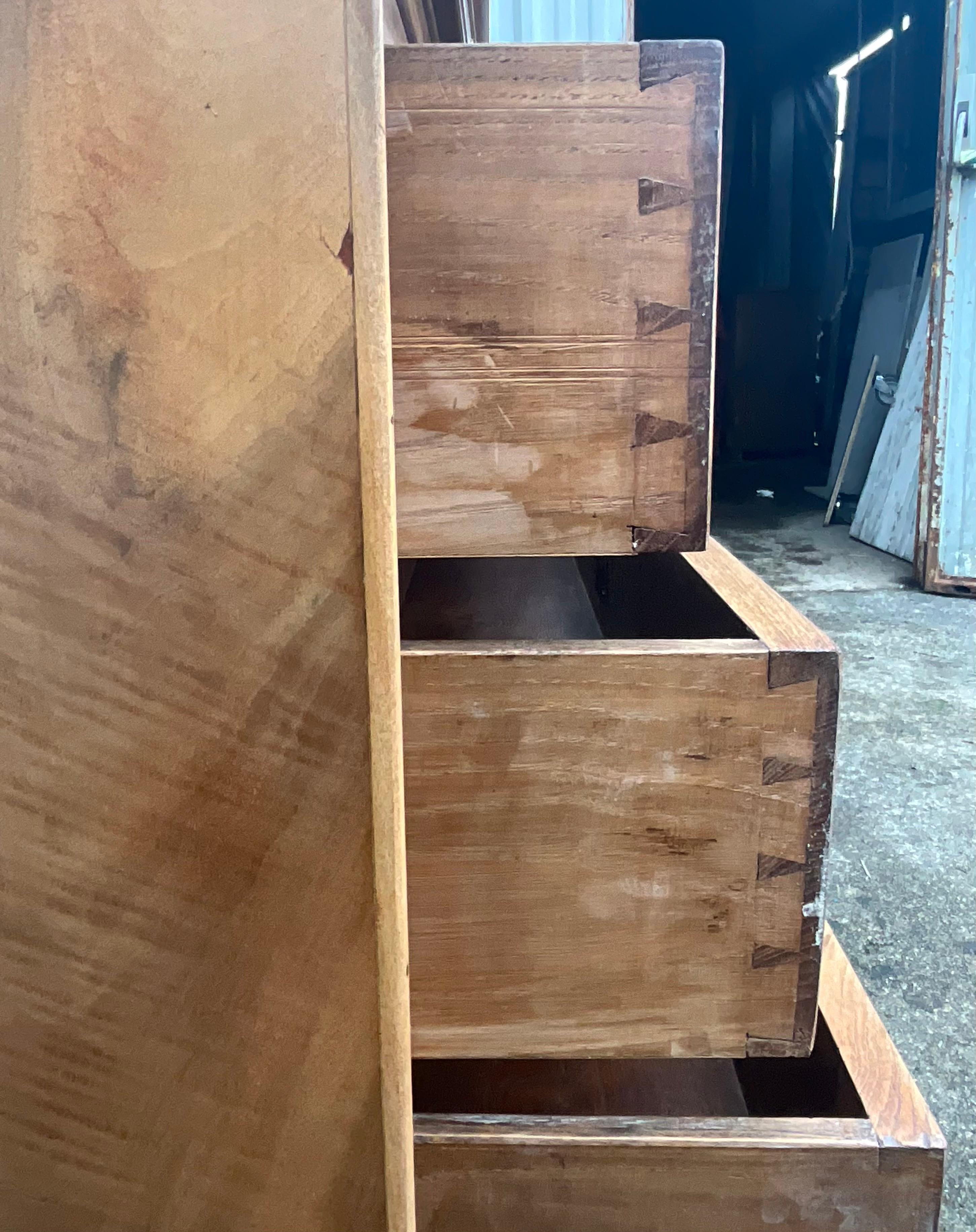 Noyer Commode Louis Philippe en ronce de noyer, fin du 19e siècle en vente