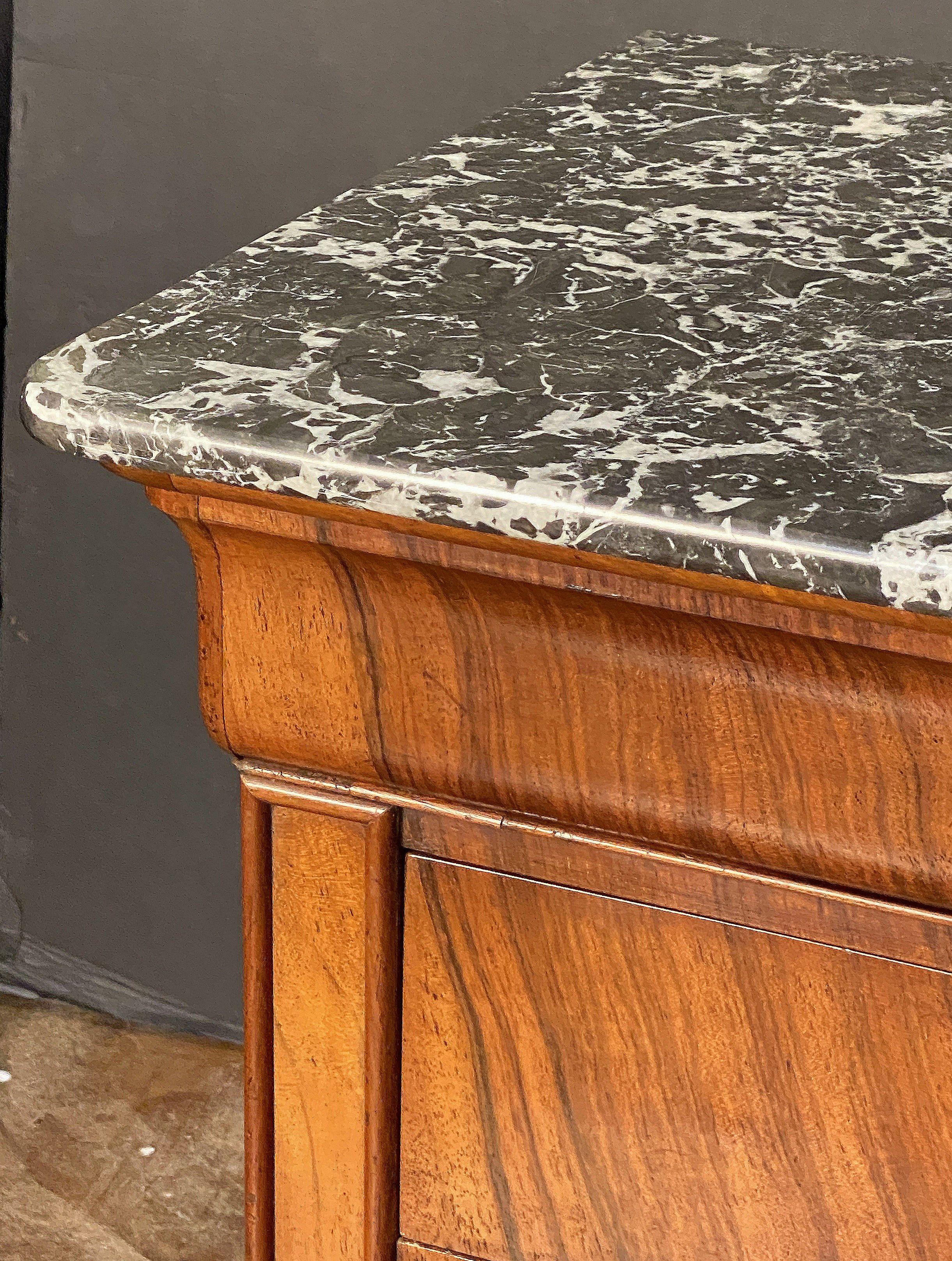 Cassapanca o commode di Louis Philippe in radica di noce con piano in marmo in vendita 3