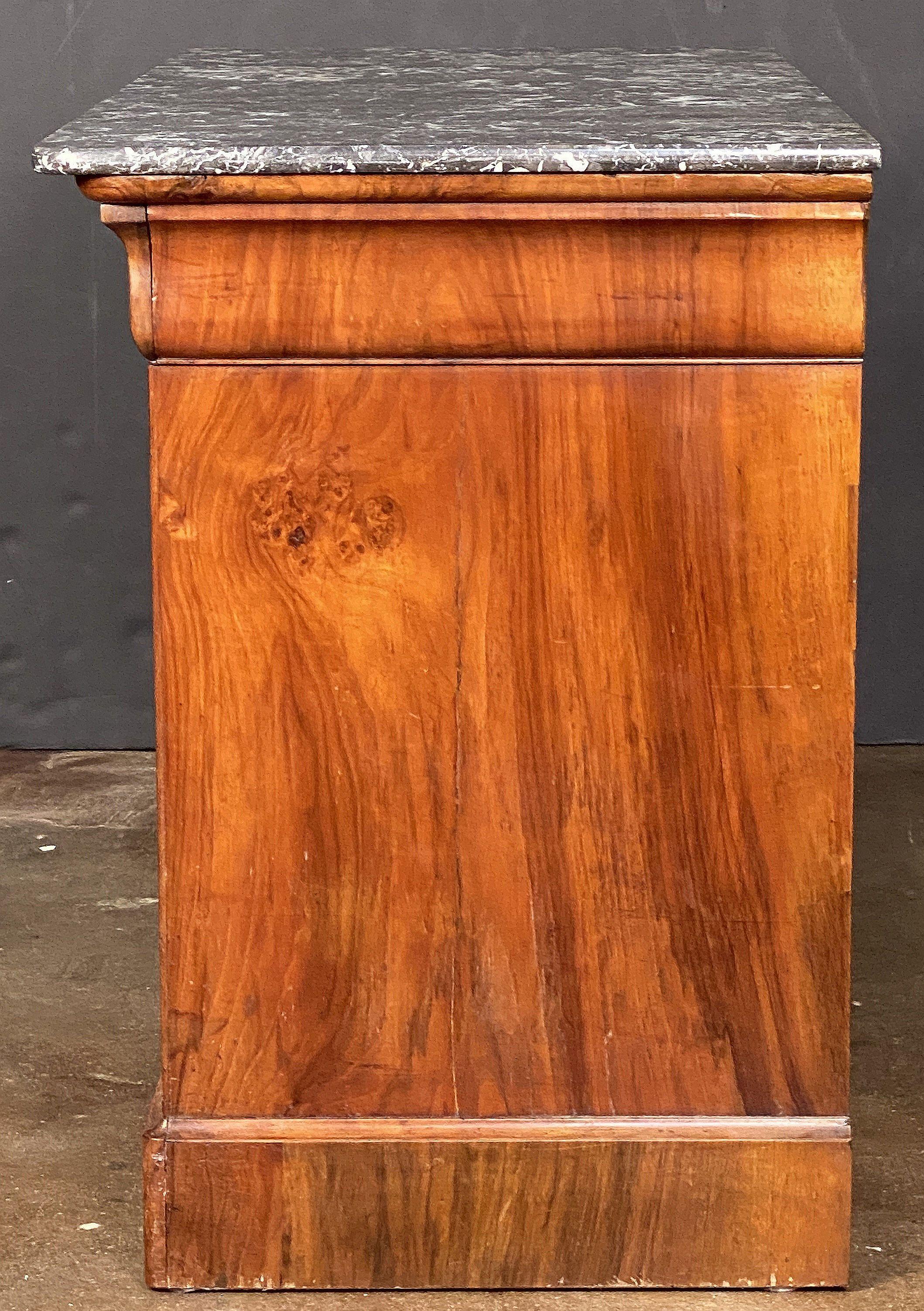 Cassapanca o commode di Louis Philippe in radica di noce con piano in marmo in vendita 4