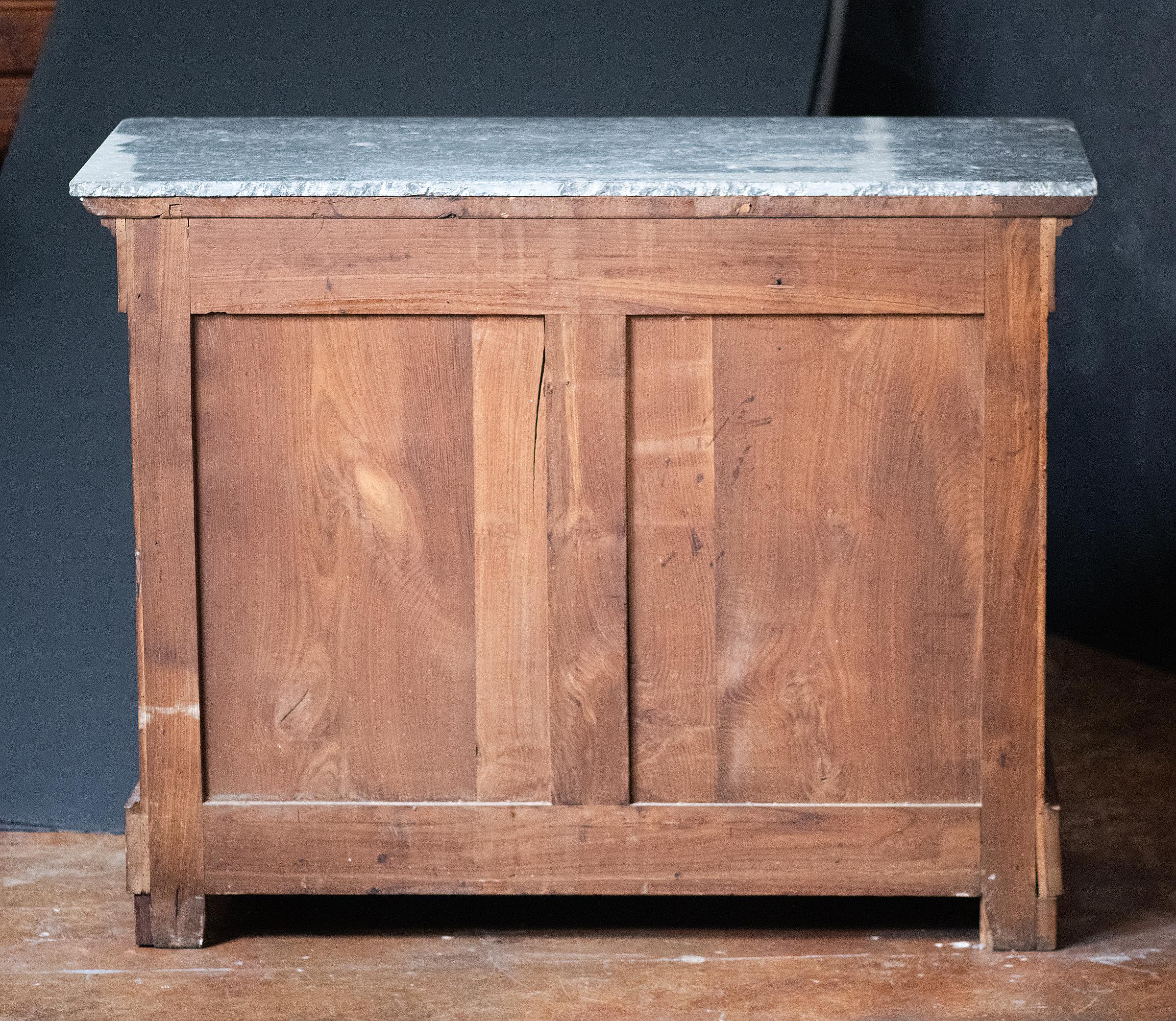 Cassapanca o commode di Louis Philippe in radica di noce con piano in marmo In condizioni buone in vendita a Austin, TX