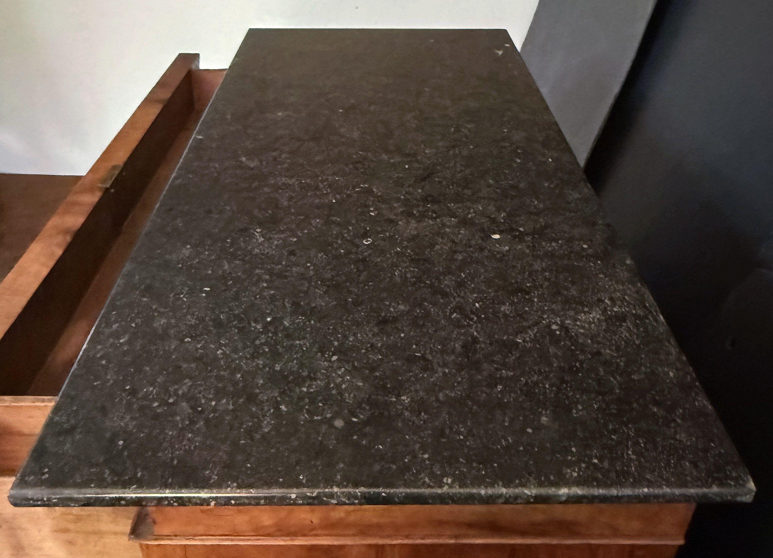 Cassapanca o commode di Louis Philippe in radica di noce con piano in marmo in vendita 1