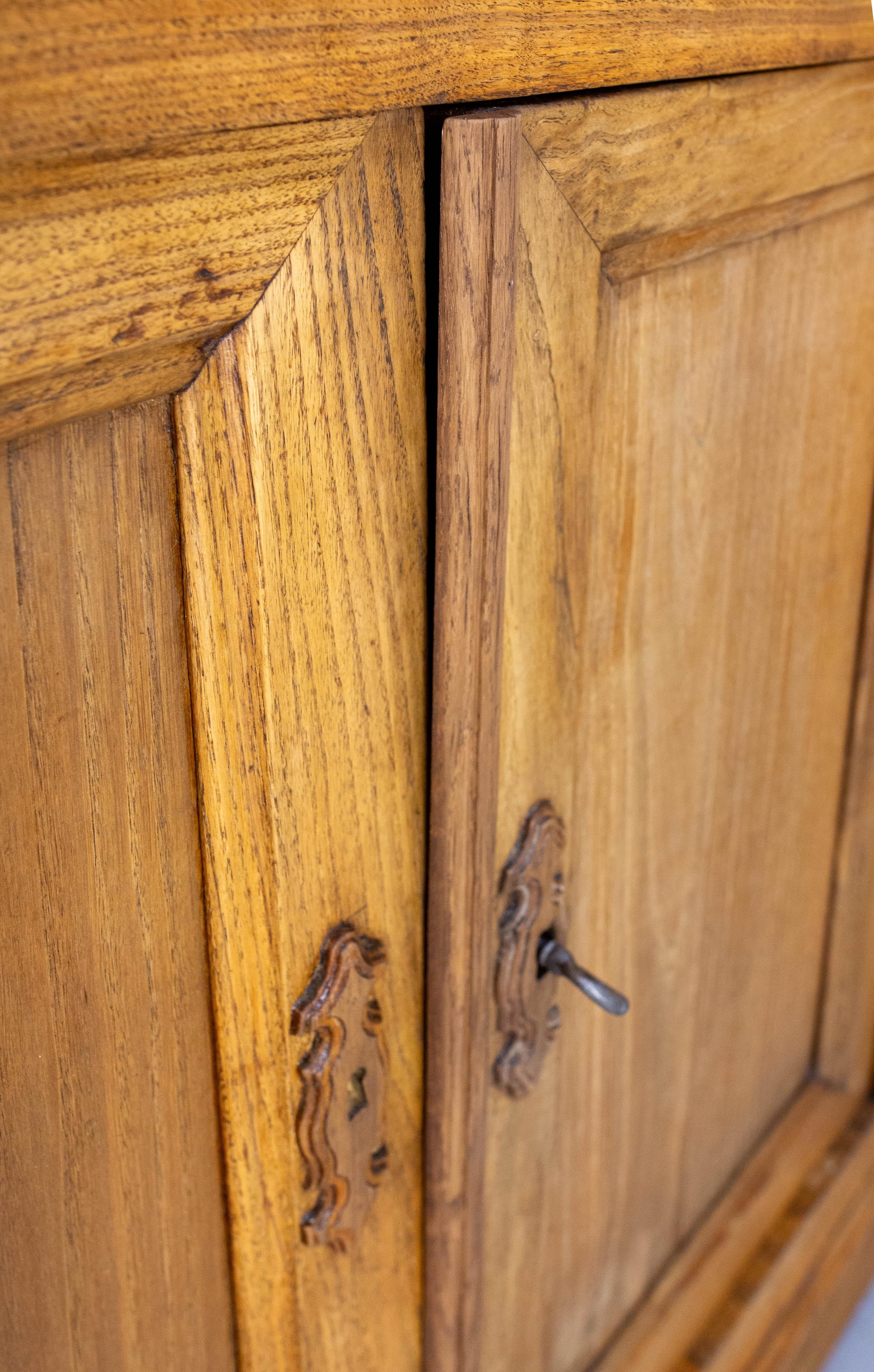 Libreria Vitrina in Castagno Louis Philippe Due Pezzi Tavola Laterale Metà del XIX C. in vendita 6